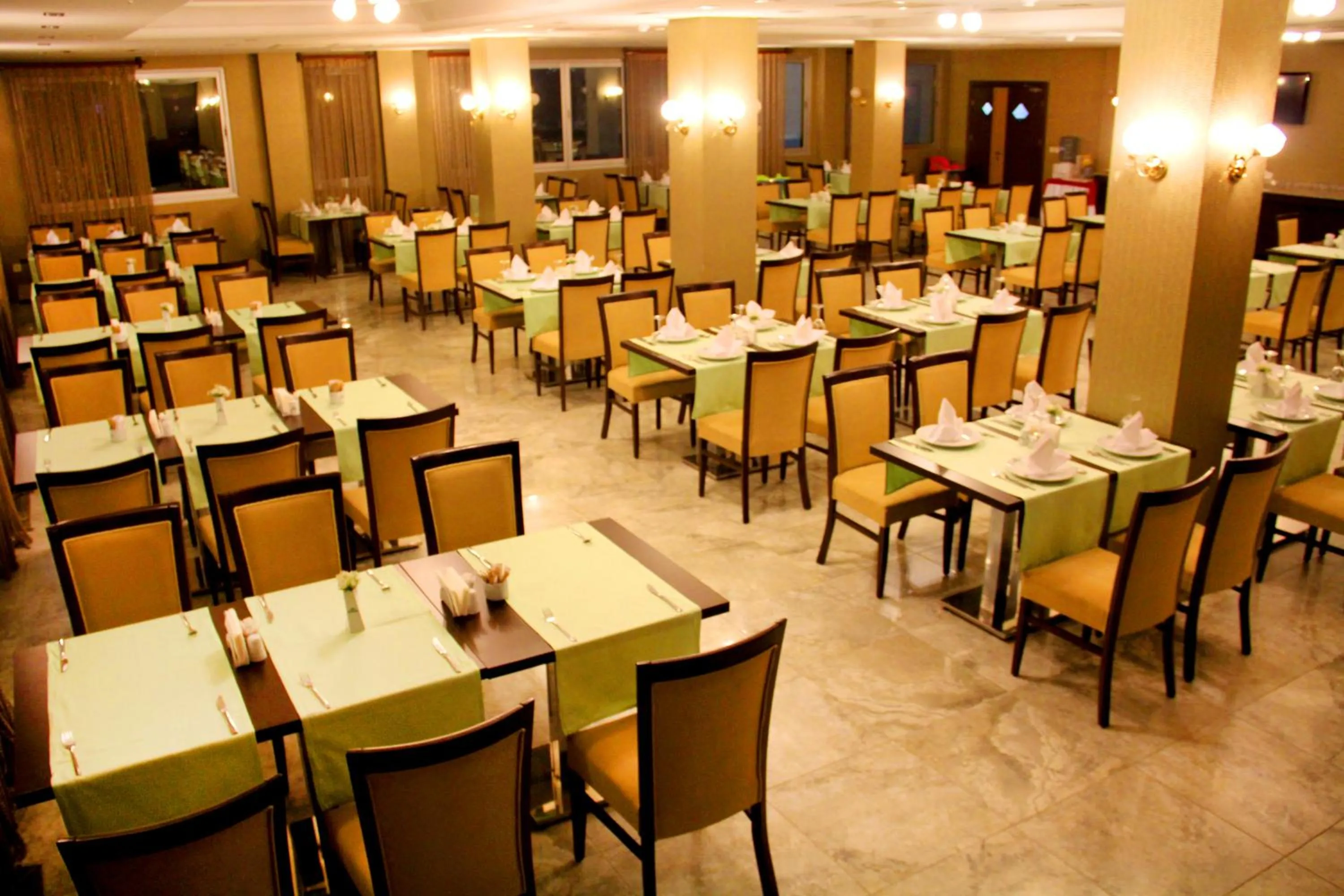 Restaurant/places to eat in Adanava Hotel