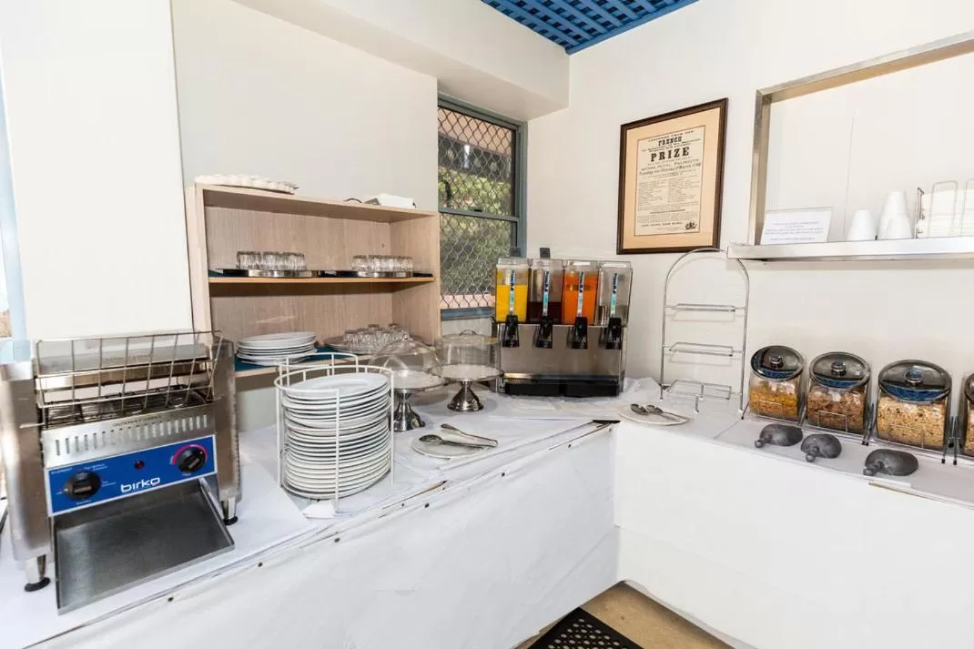 Restaurant/places to eat in Mariners Court Hotel Sydney