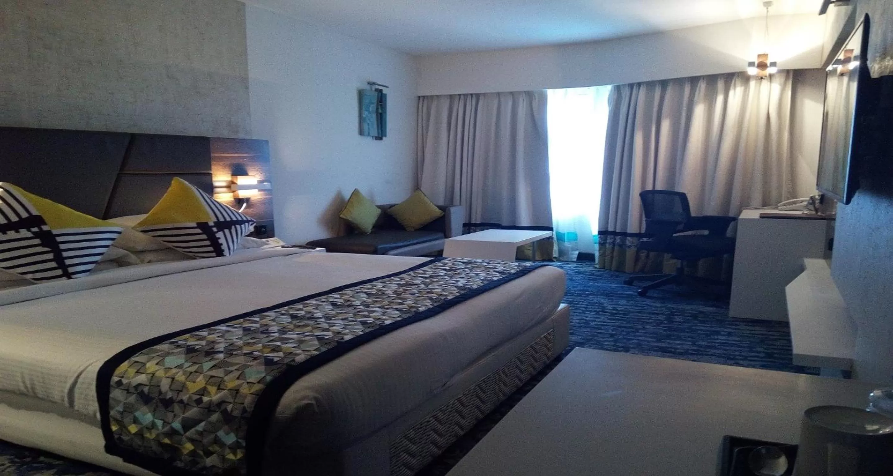 Coffee/tea facilities, Bed in Sayaji Indore