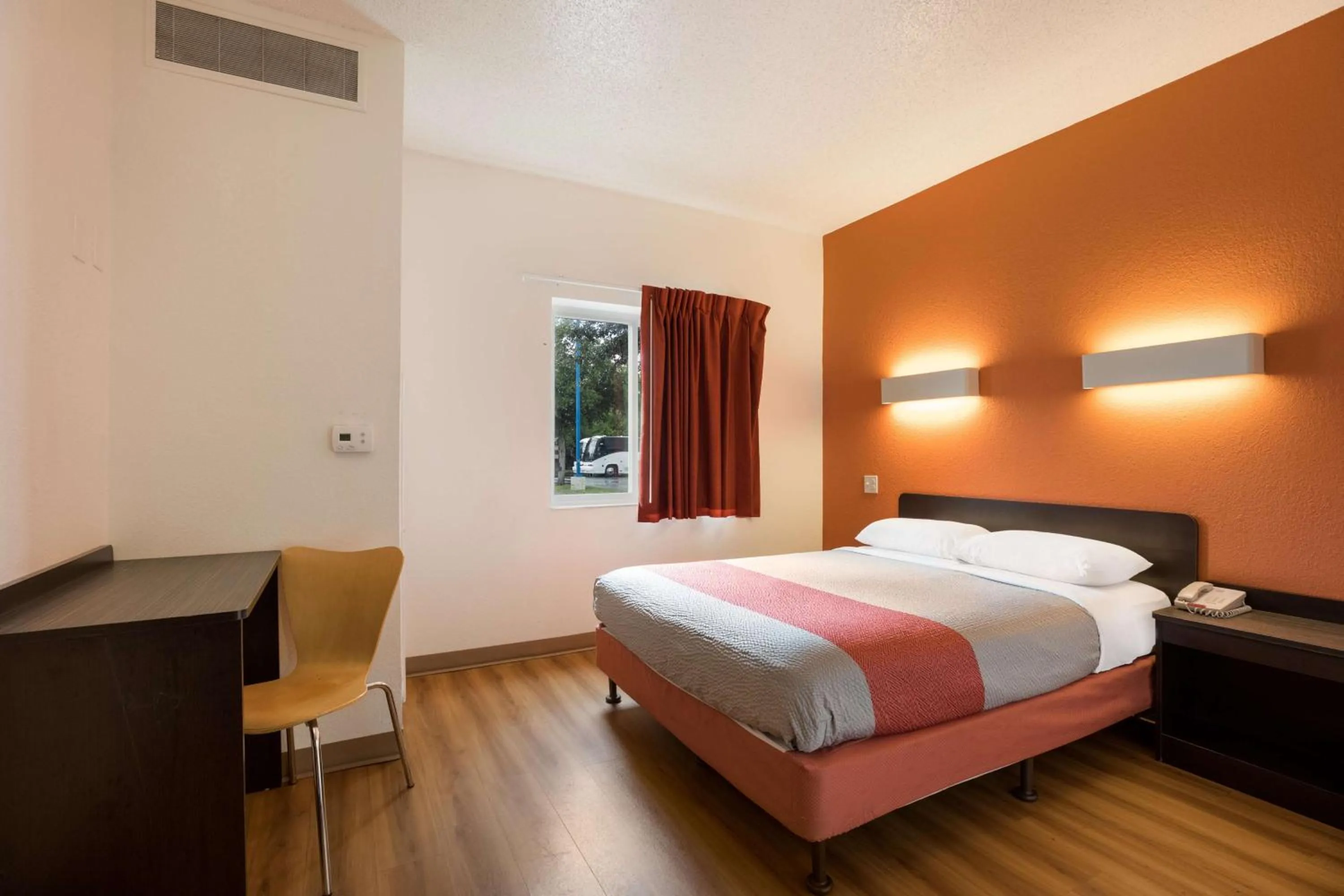 Photo of the whole room, Bed in Motel 6-Orlando, FL - International Dr