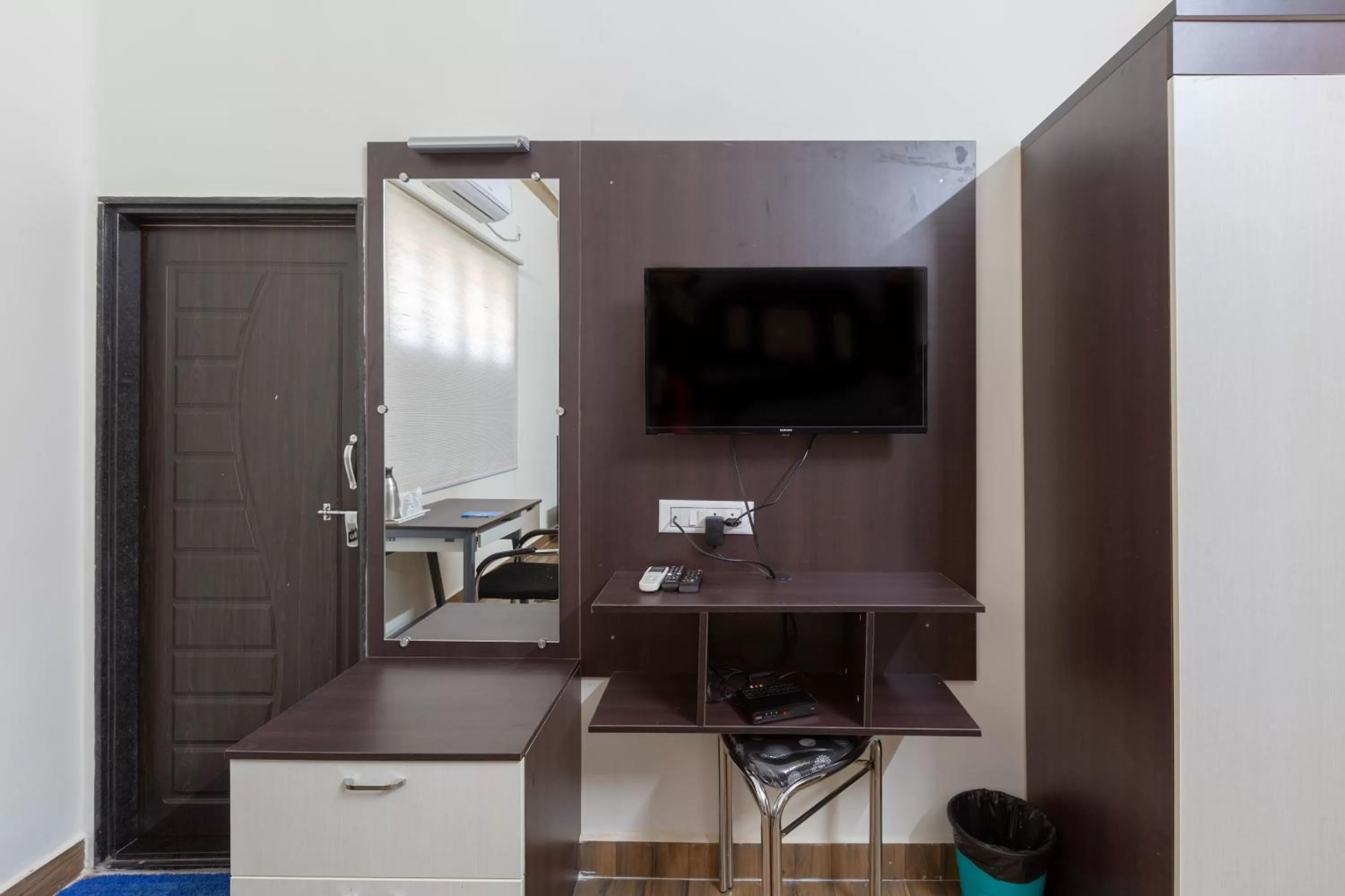 TV/Entertainment Center in KSTDC Hotel Mayura Vijayanagara TB Dam