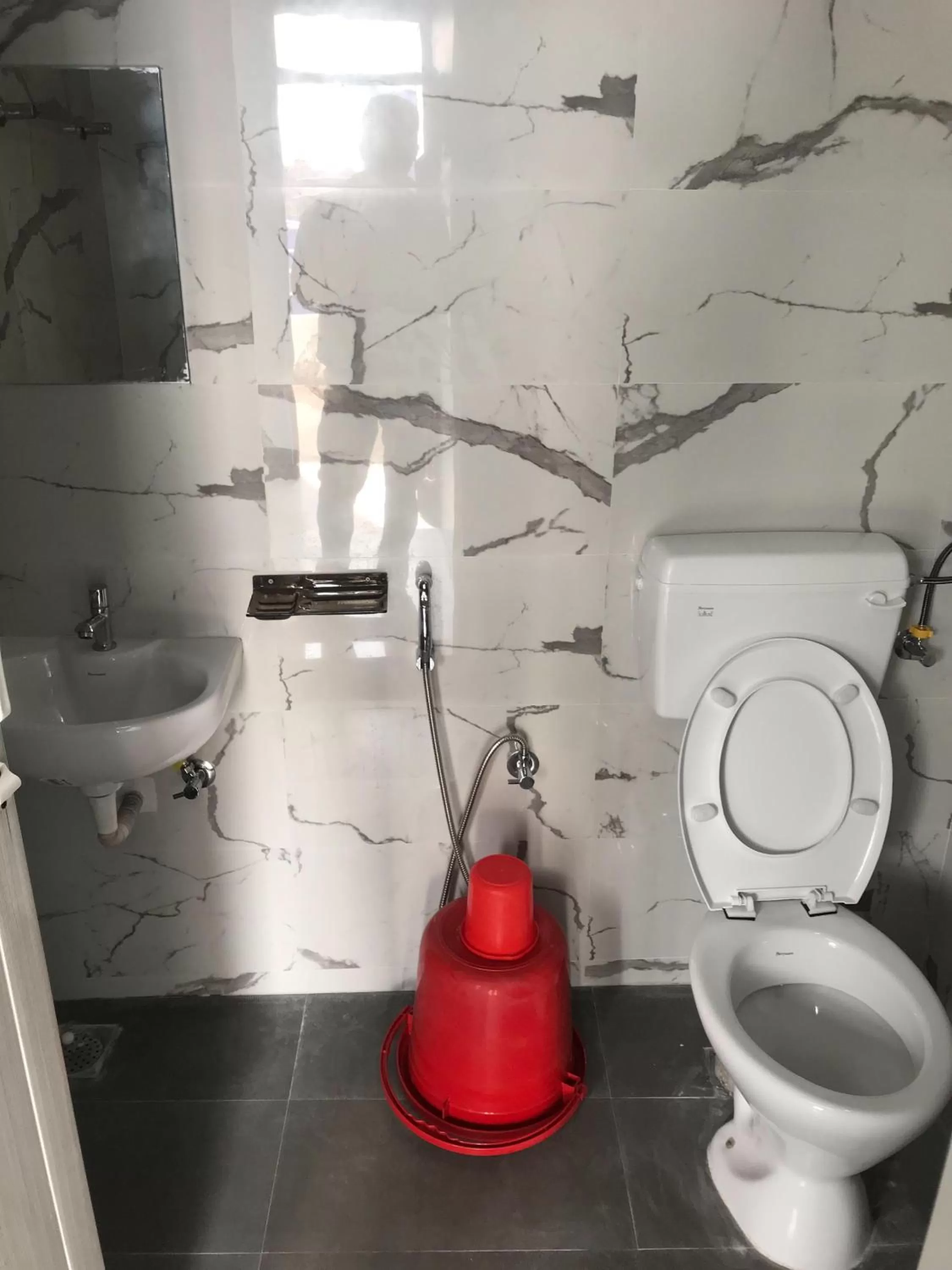 Bathroom in SM MANSION near Harbour & High court