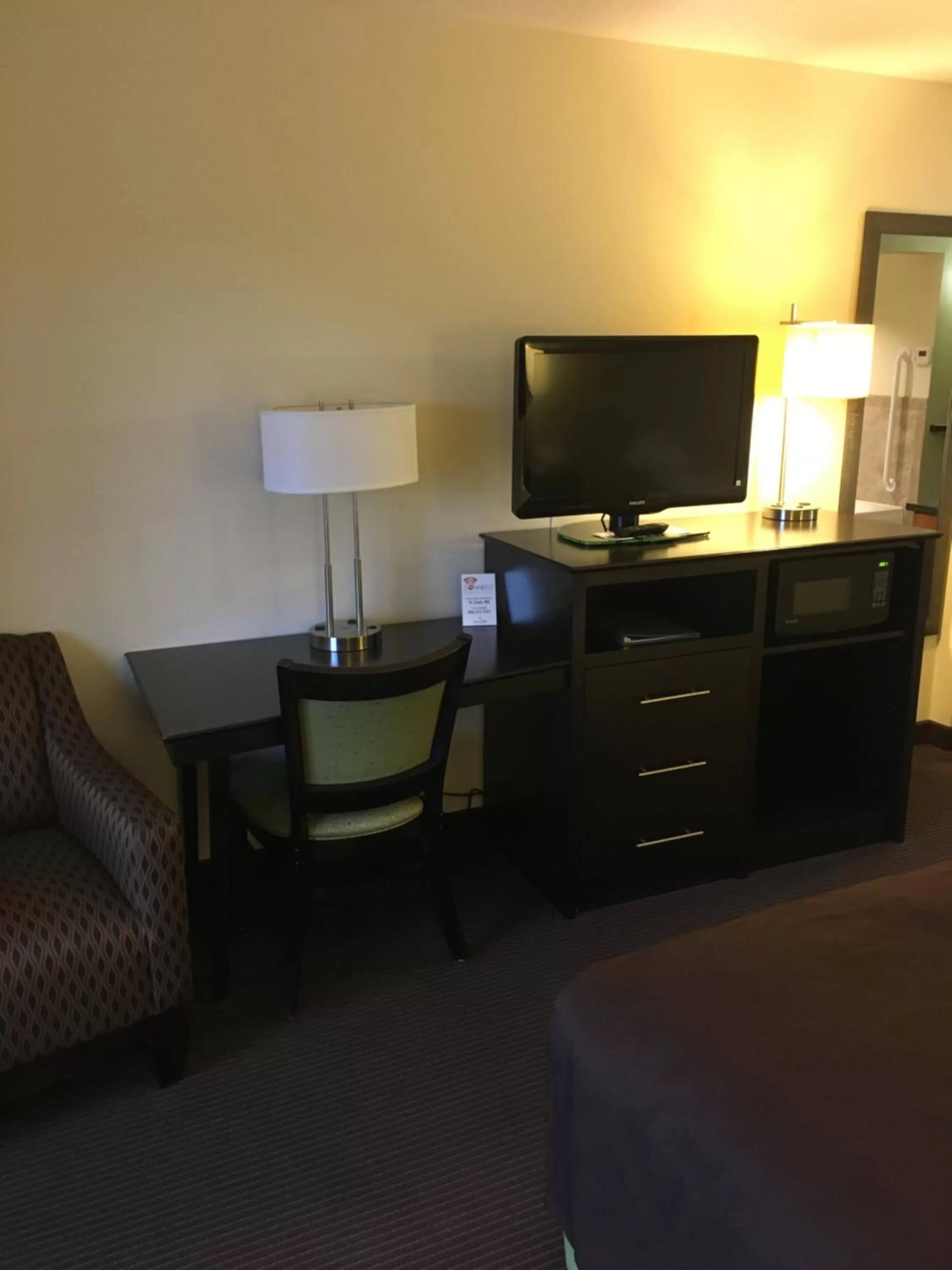 TV and multimedia, Bed in AmericInn by Wyndham Fairfield