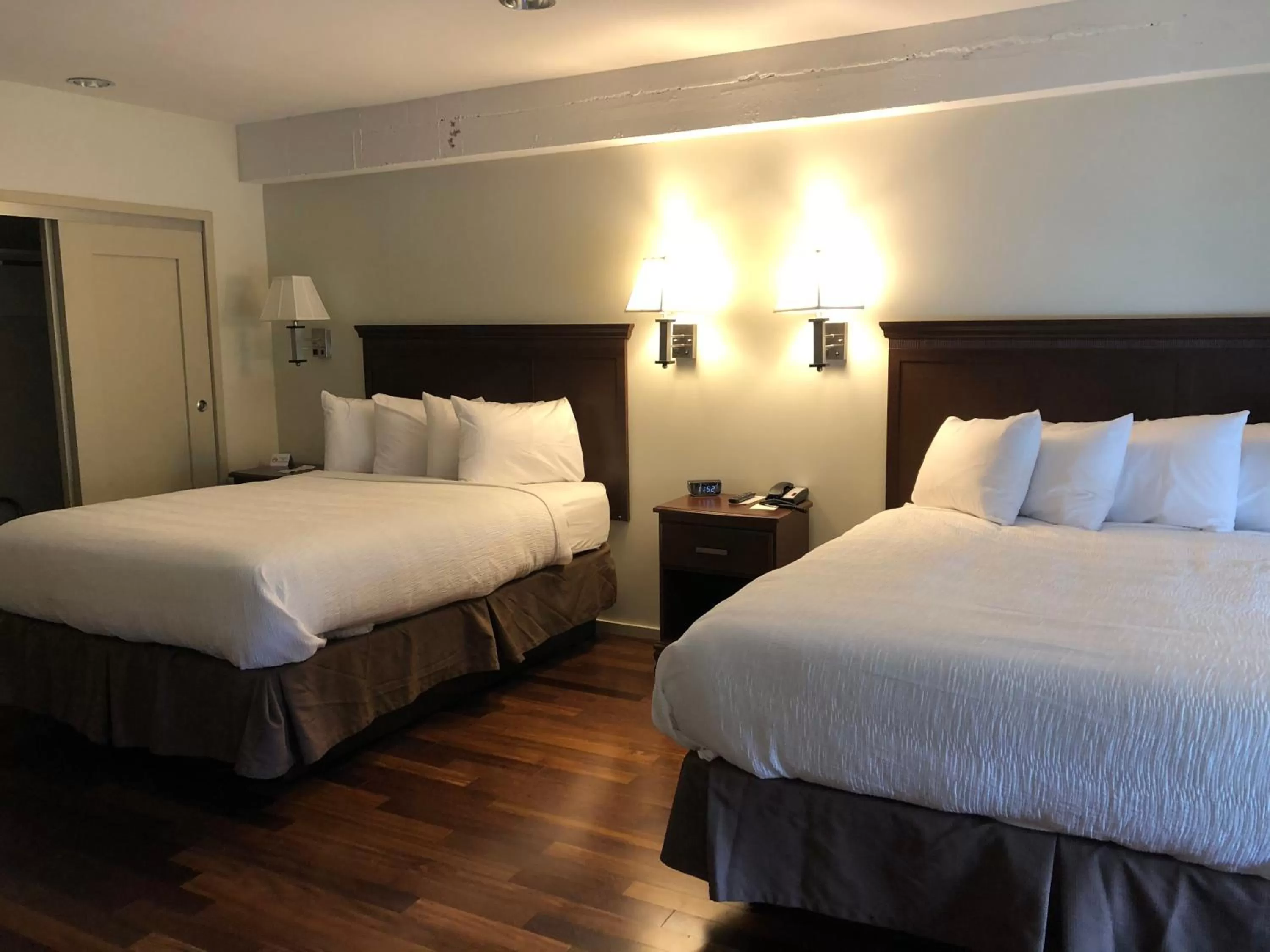 Bedroom, Bed in Grand Eastonian Hotel & Suites