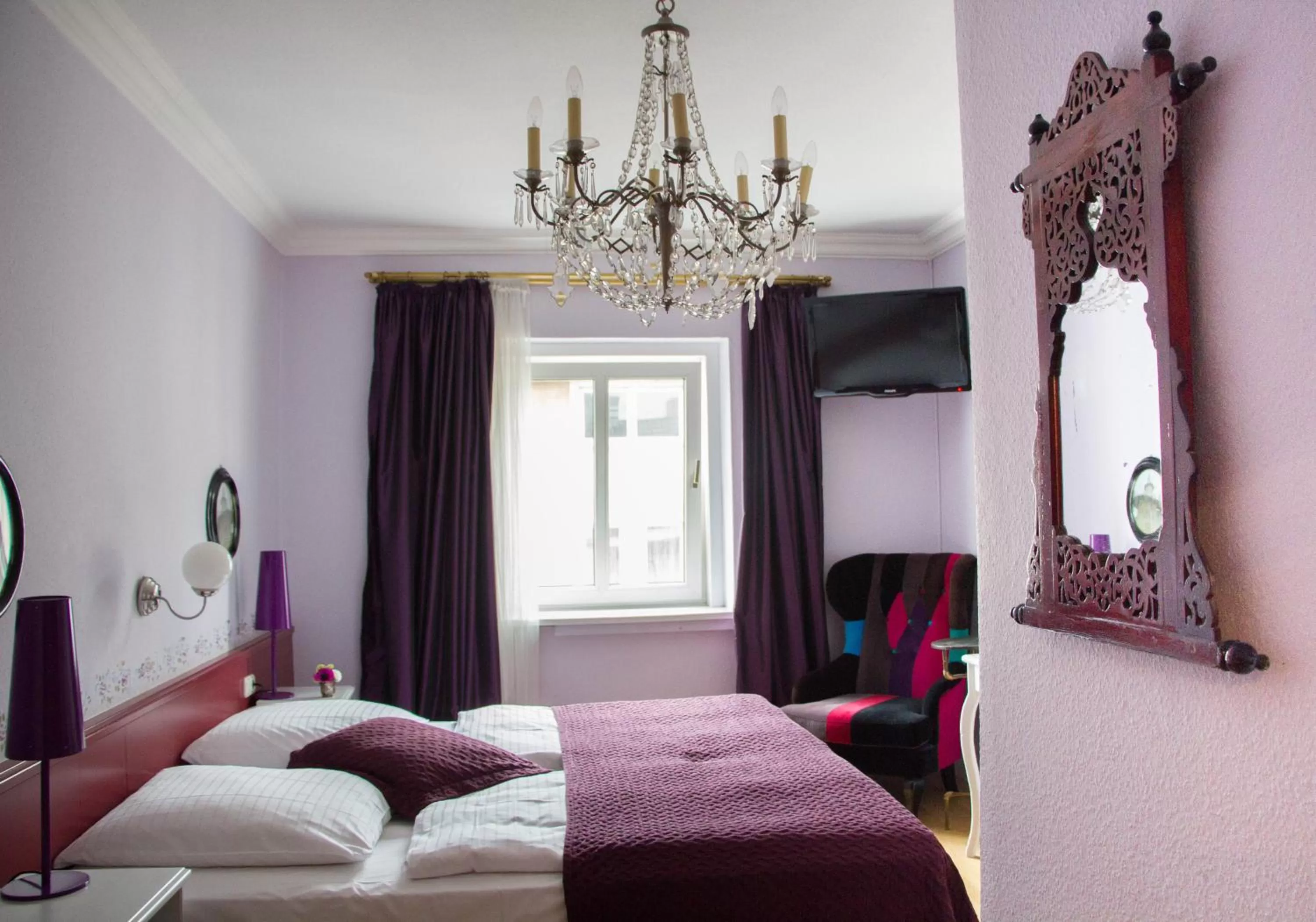 Photo of the whole room, Bed in das HOTEL in München