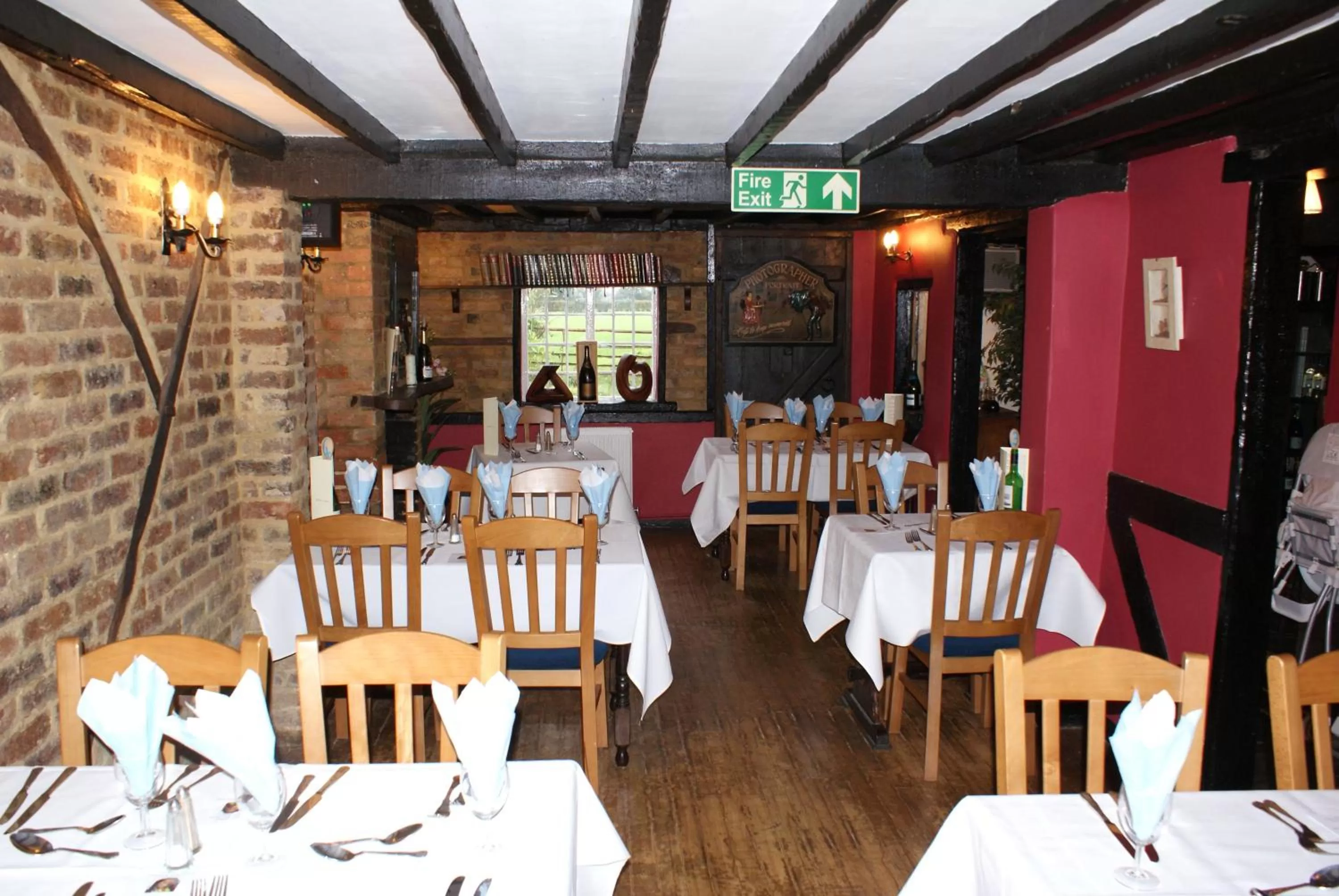 Restaurant/places to eat in The Hawkenbury