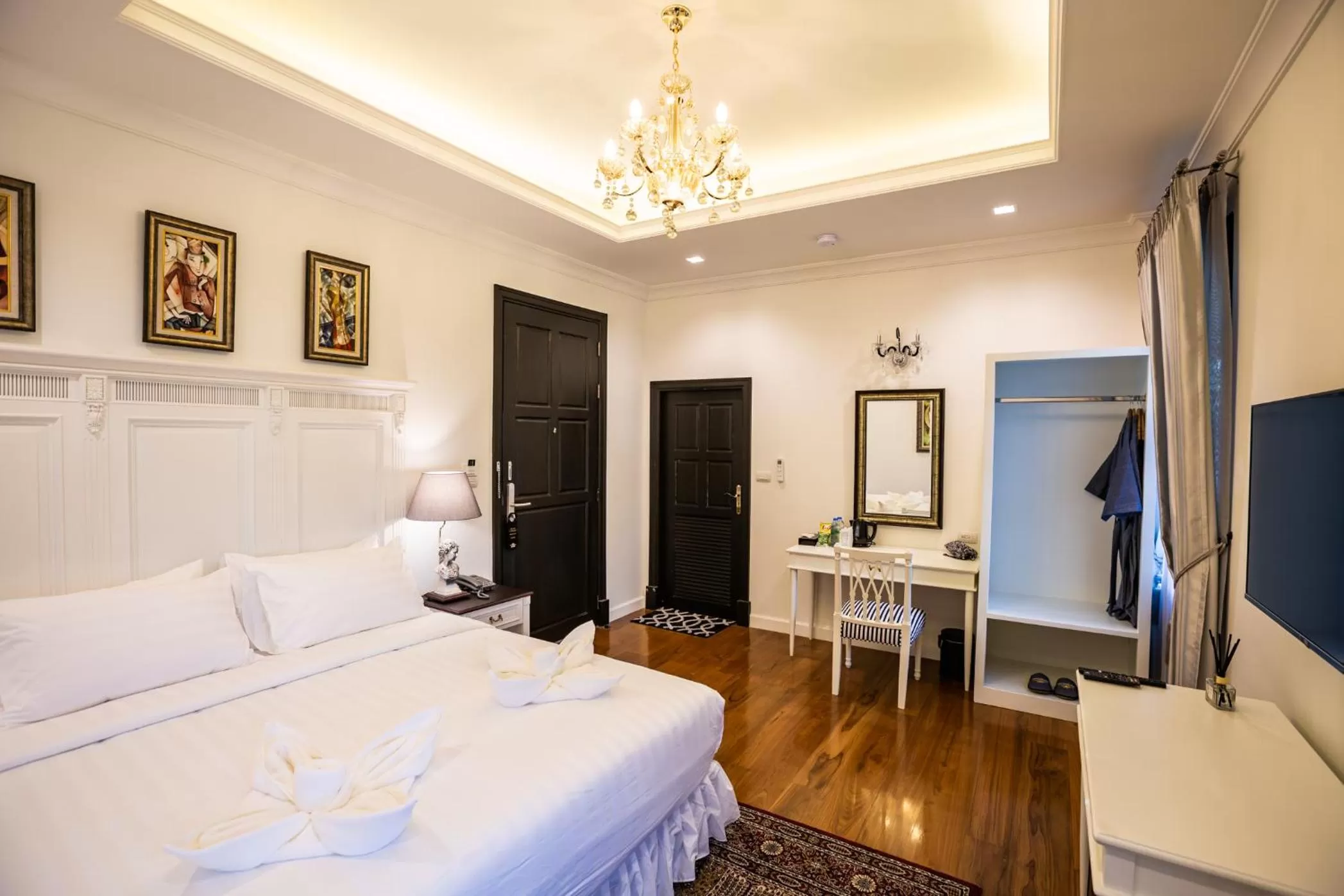 Photo of the whole room, Bed in Merchant Villa- SHA Extra Plus