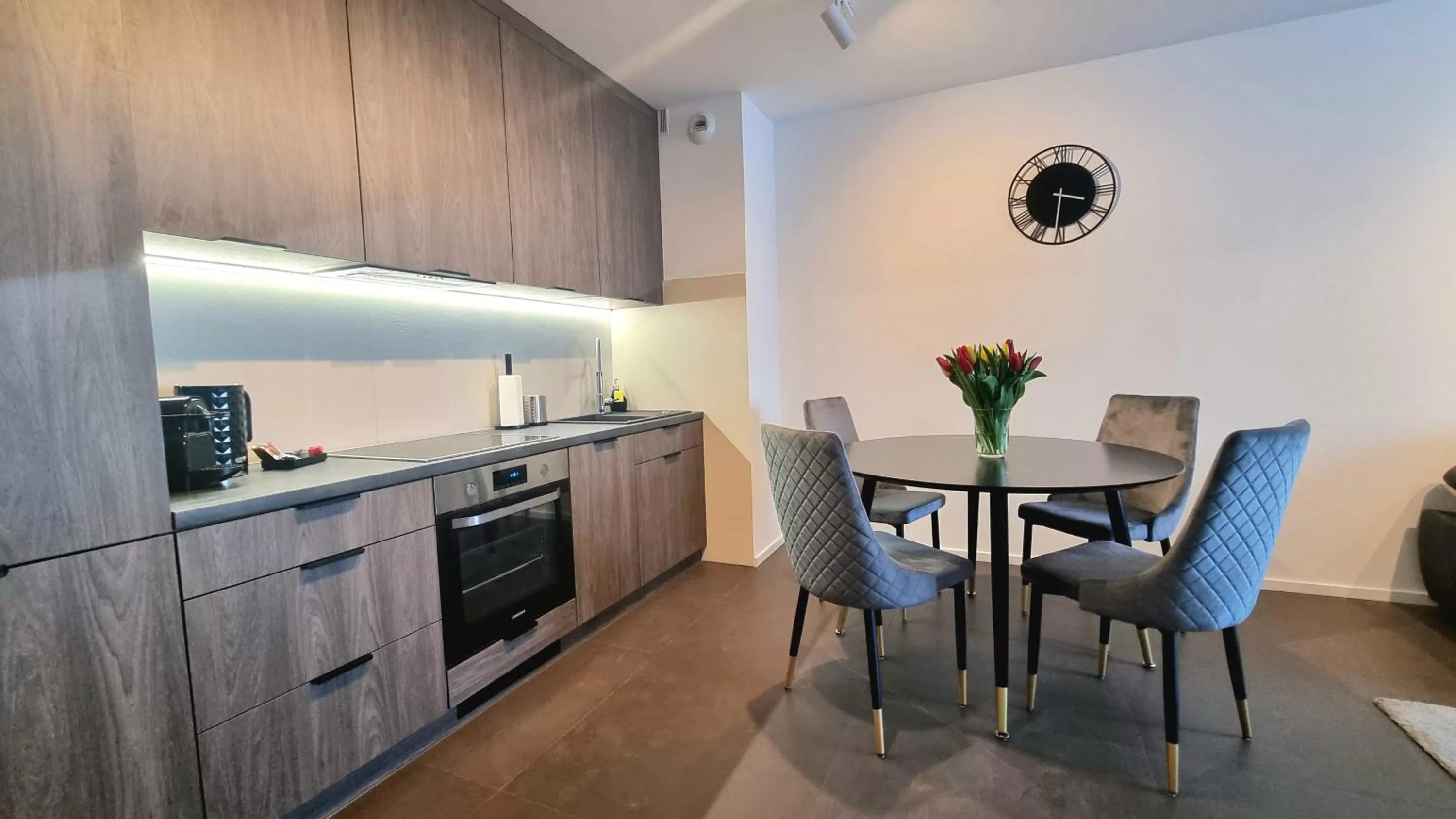 Coffee/tea facilities, Kitchen/Kitchenette in NOOK NOOK Apartments Bytkowska 103