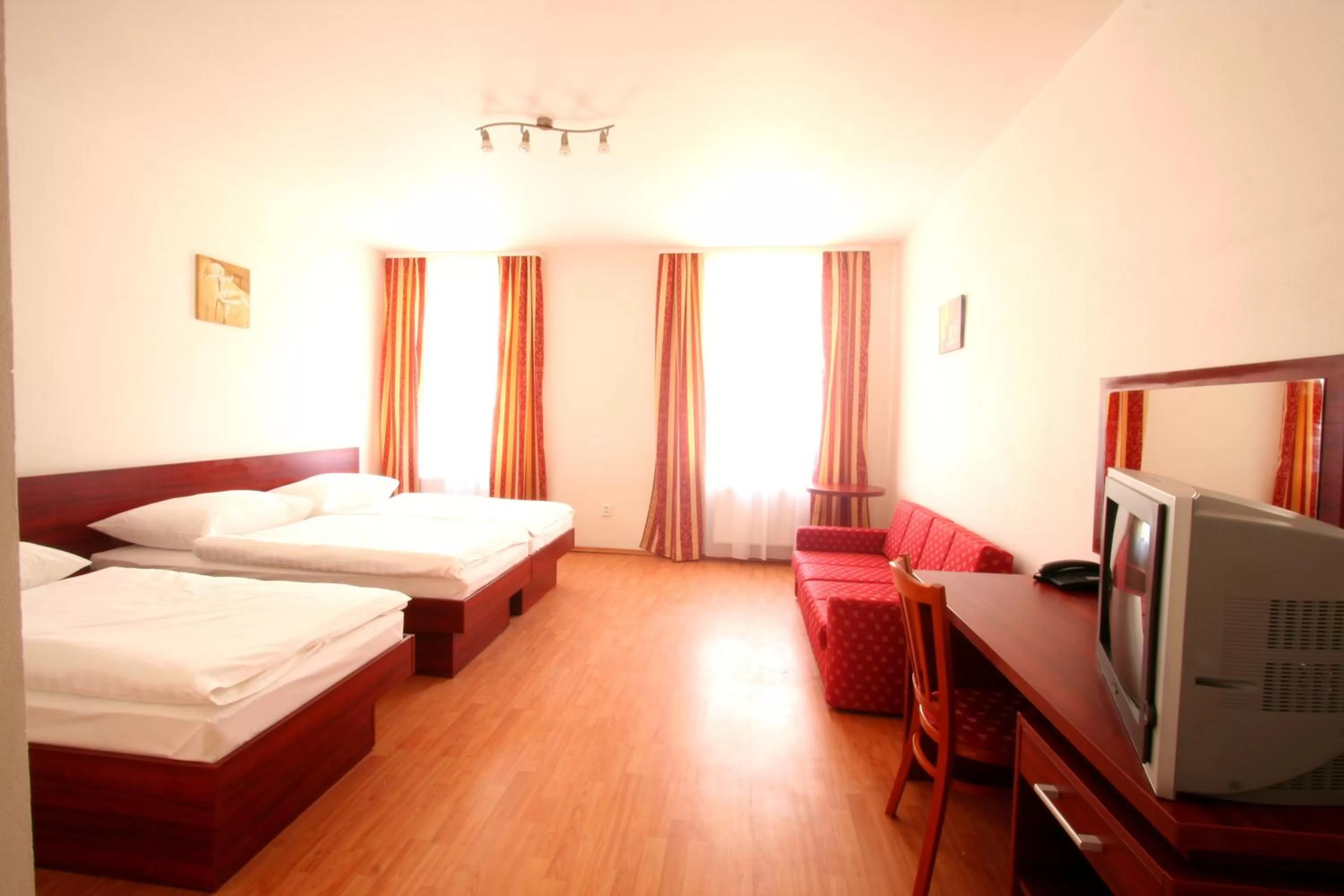 Photo of the whole room, Bed in Apart Hotel Susa