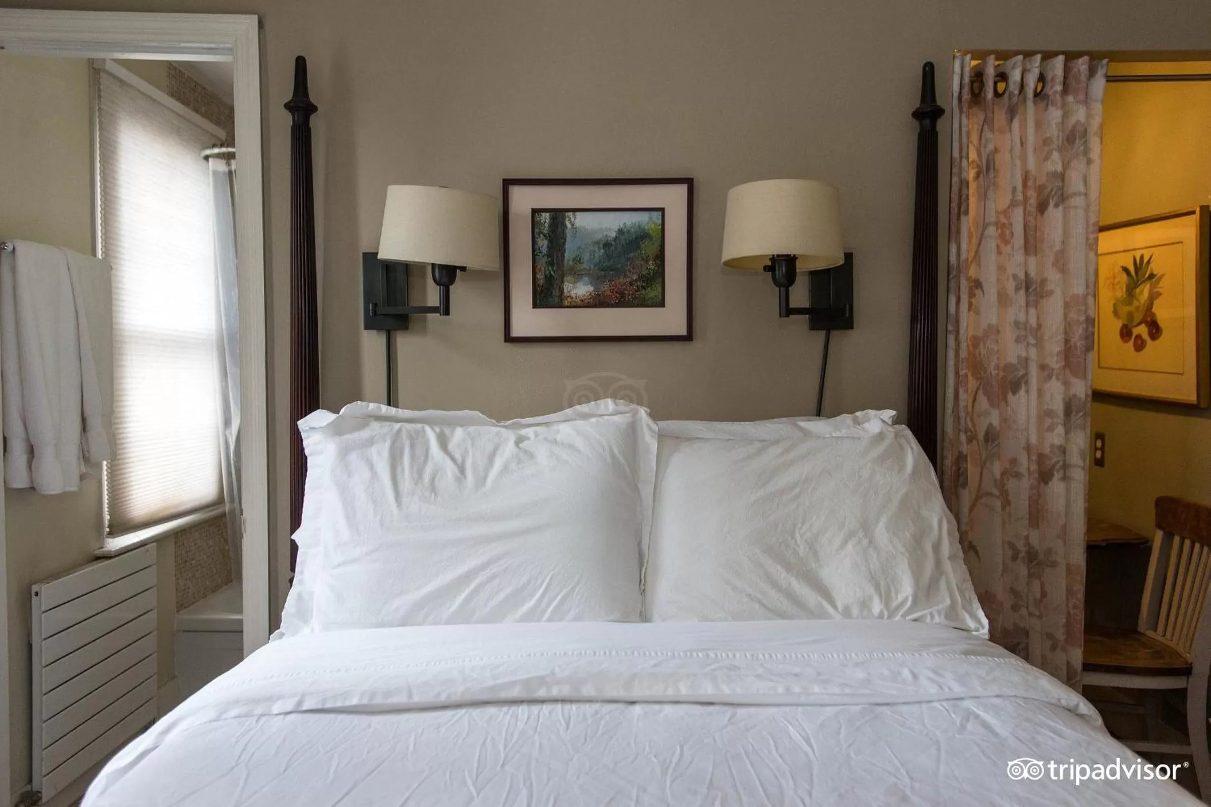 Bed in Incentra Village Hotel