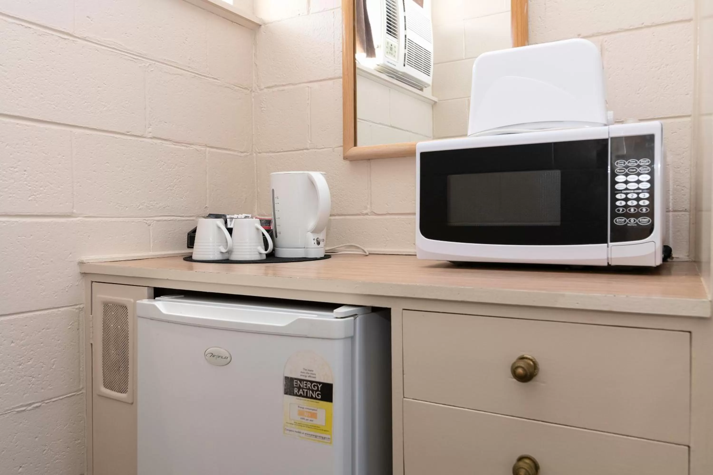 Coffee/tea facilities in The Prince Mark Motel