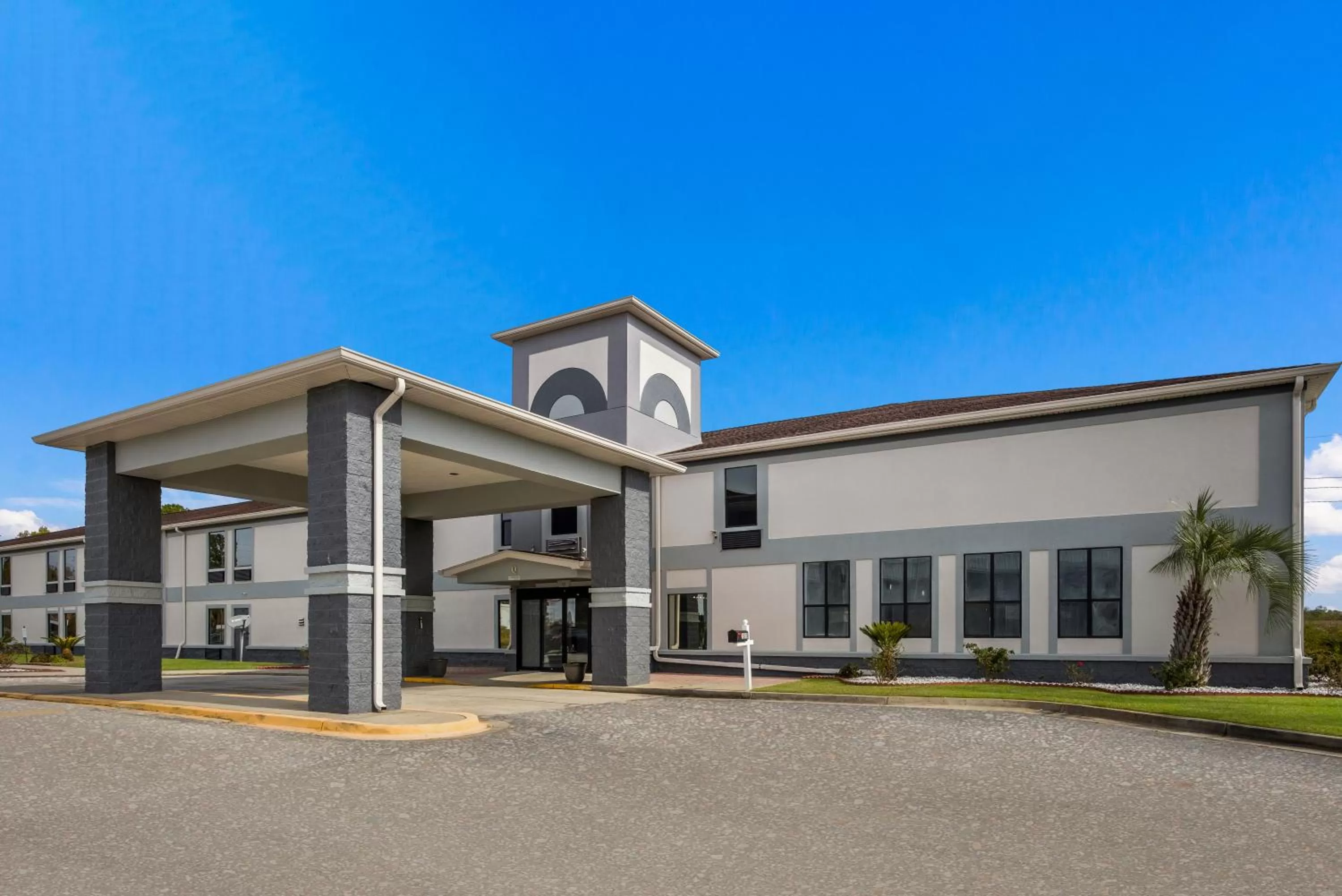 Property building in Quality Inn Moultrie