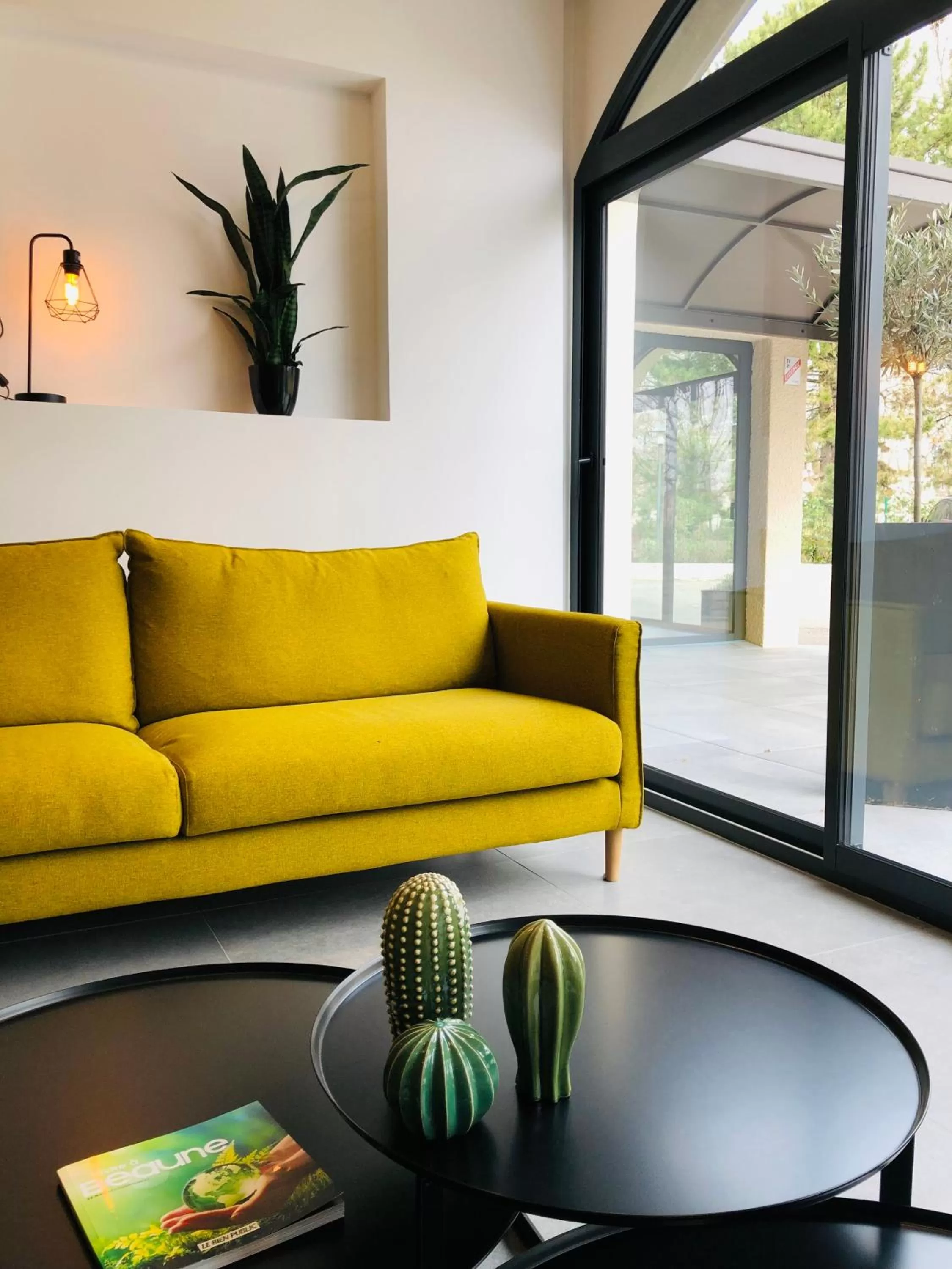 Lobby or reception in ibis Beaune Centre