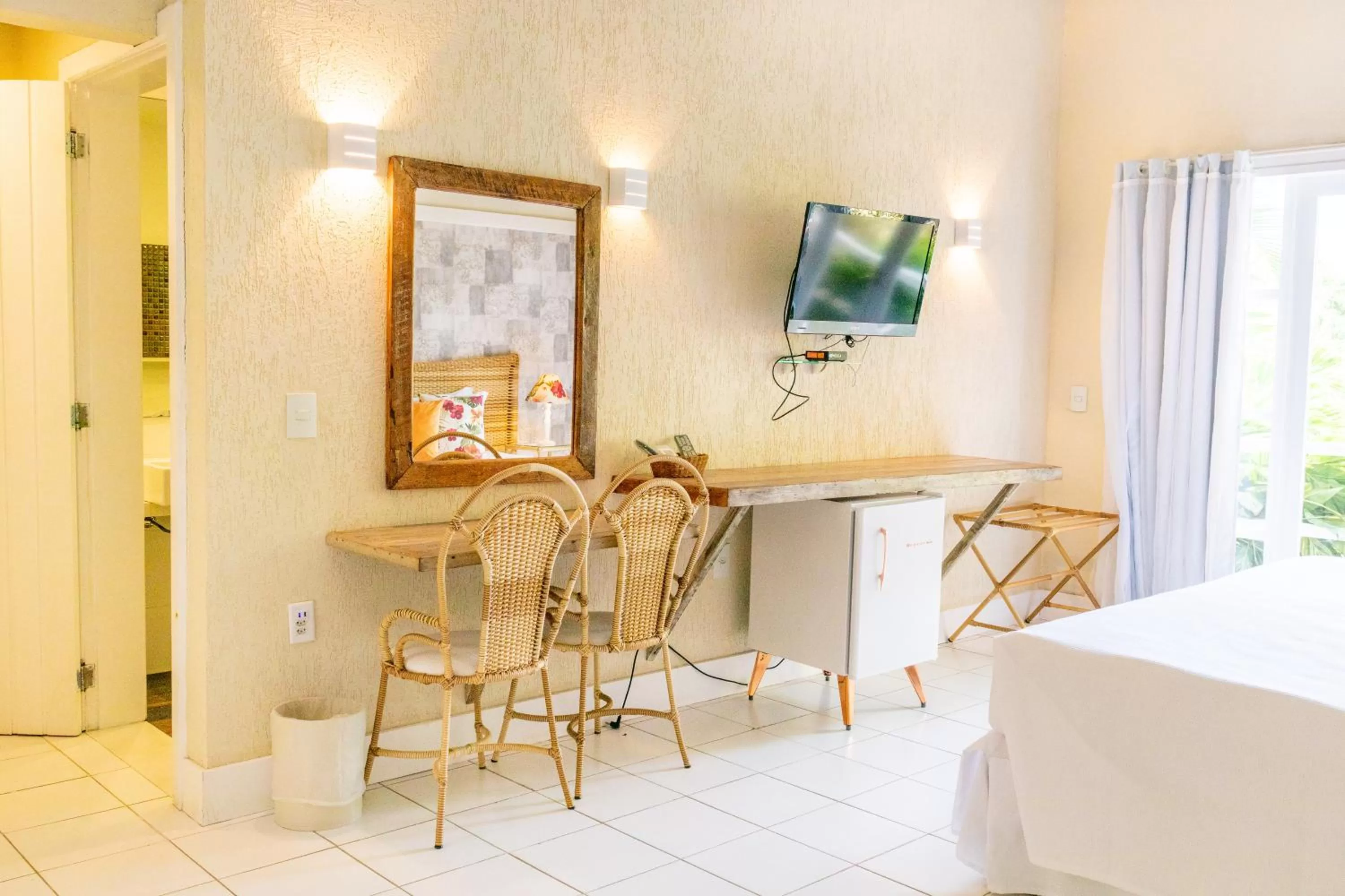 TV and multimedia in Bahiamarela Boutique Hotel & SPA