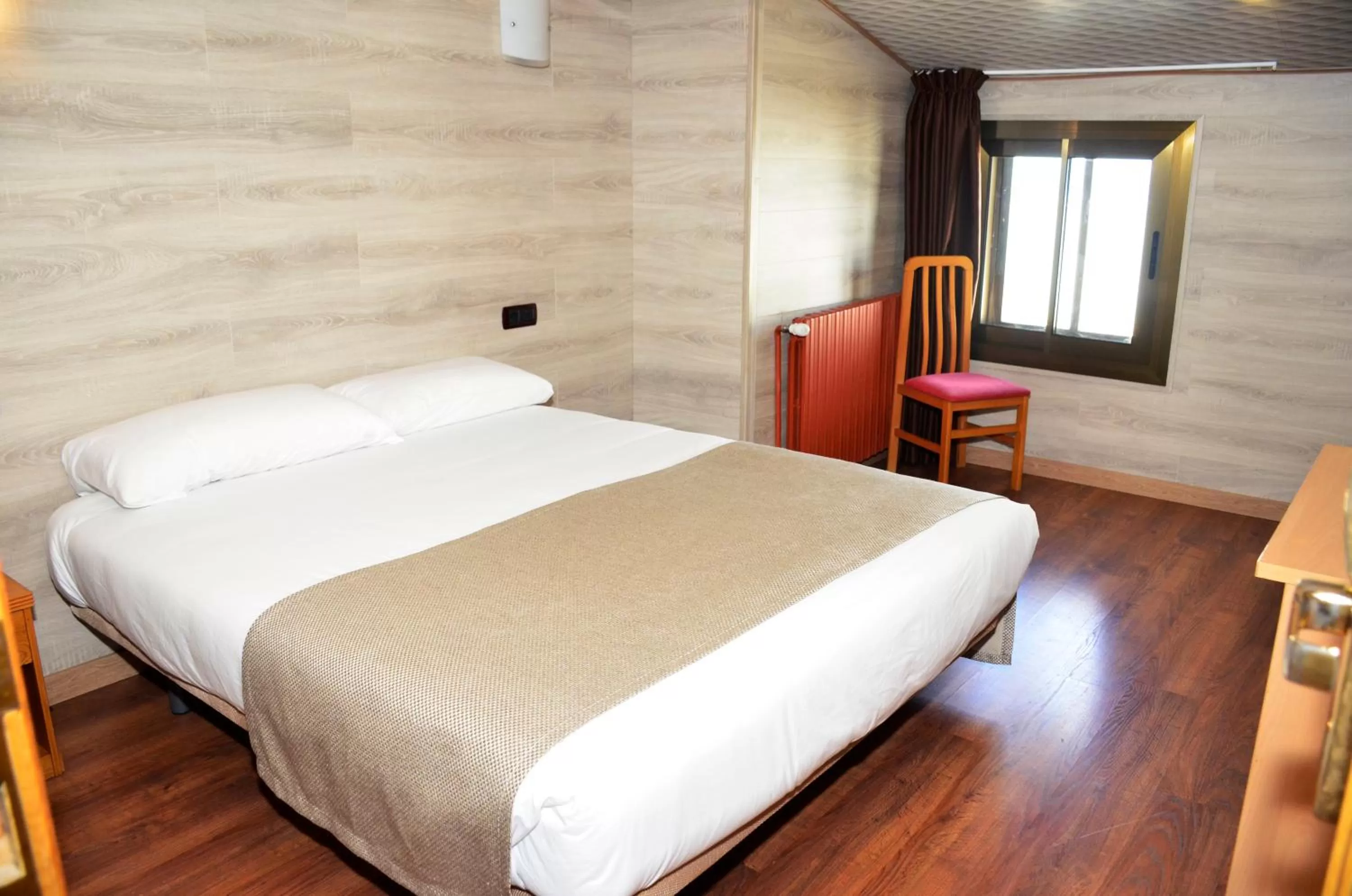 Bedroom, Bed in Cal Ruiz