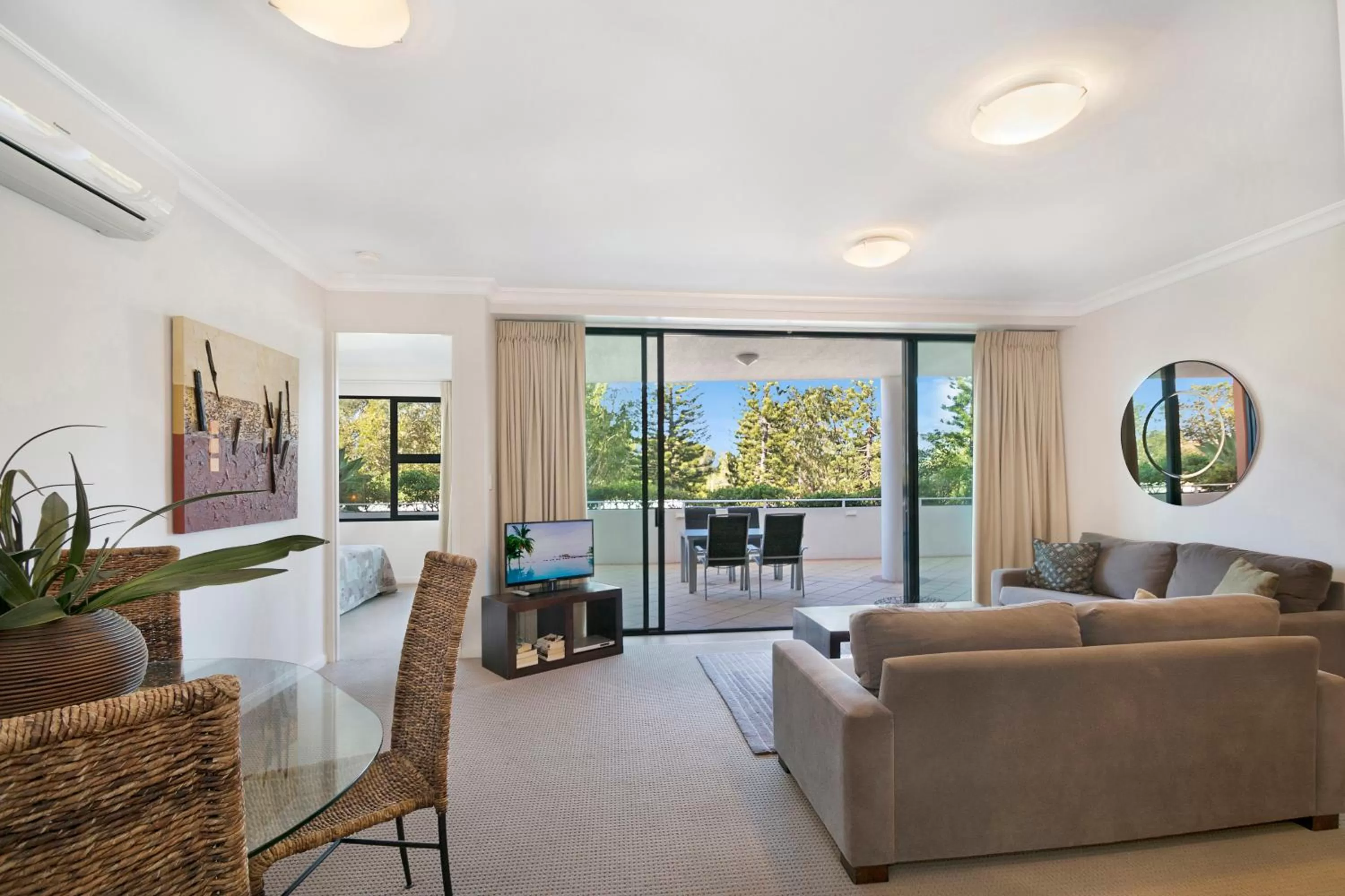 Day in Santorini Twin Waters