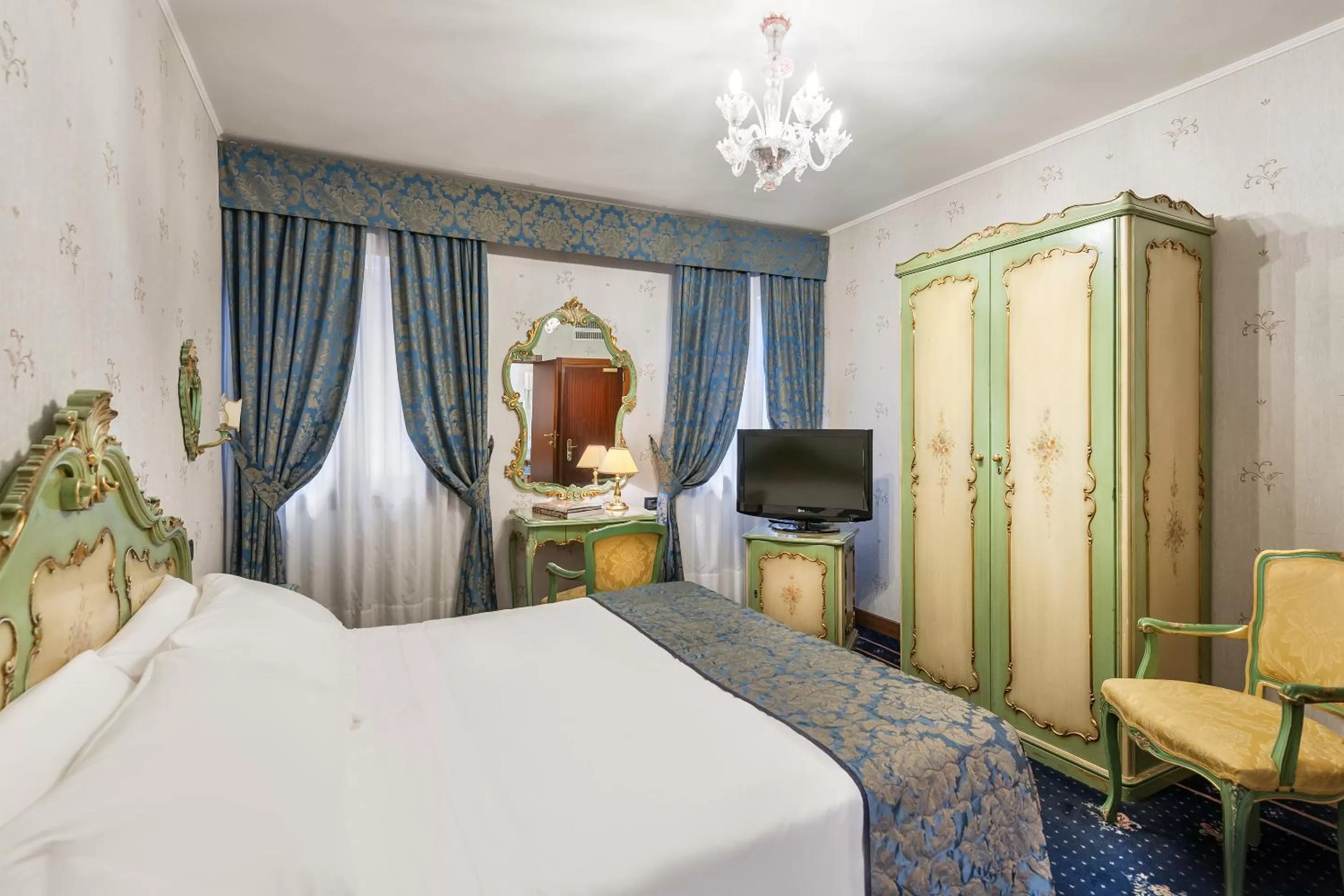 Classic Double or Twin Room in Hotel Montecarlo