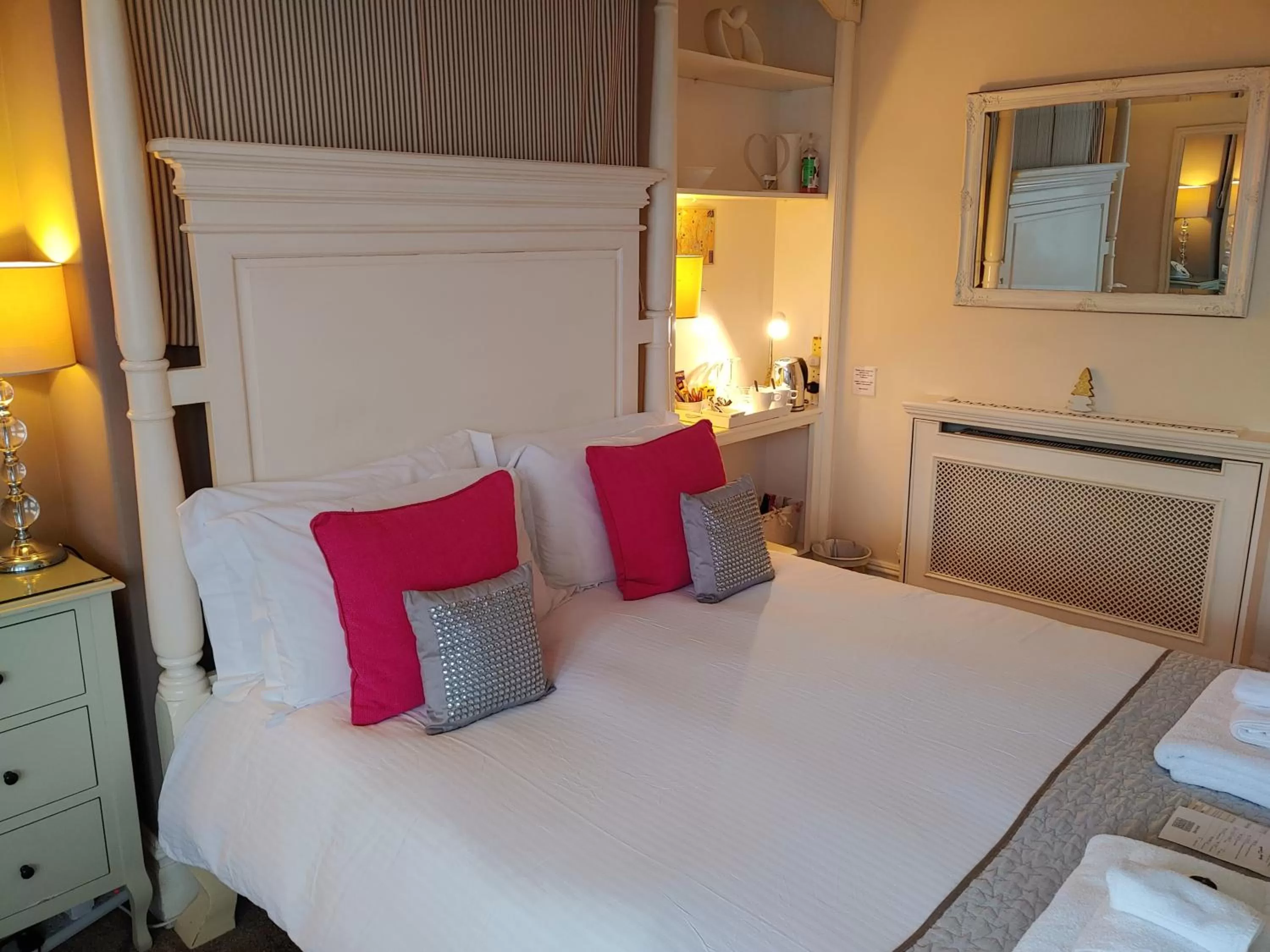 Bedroom, Bed in The Bath House Boutique B&B - IN-ROOM Breakfast - FREE parking