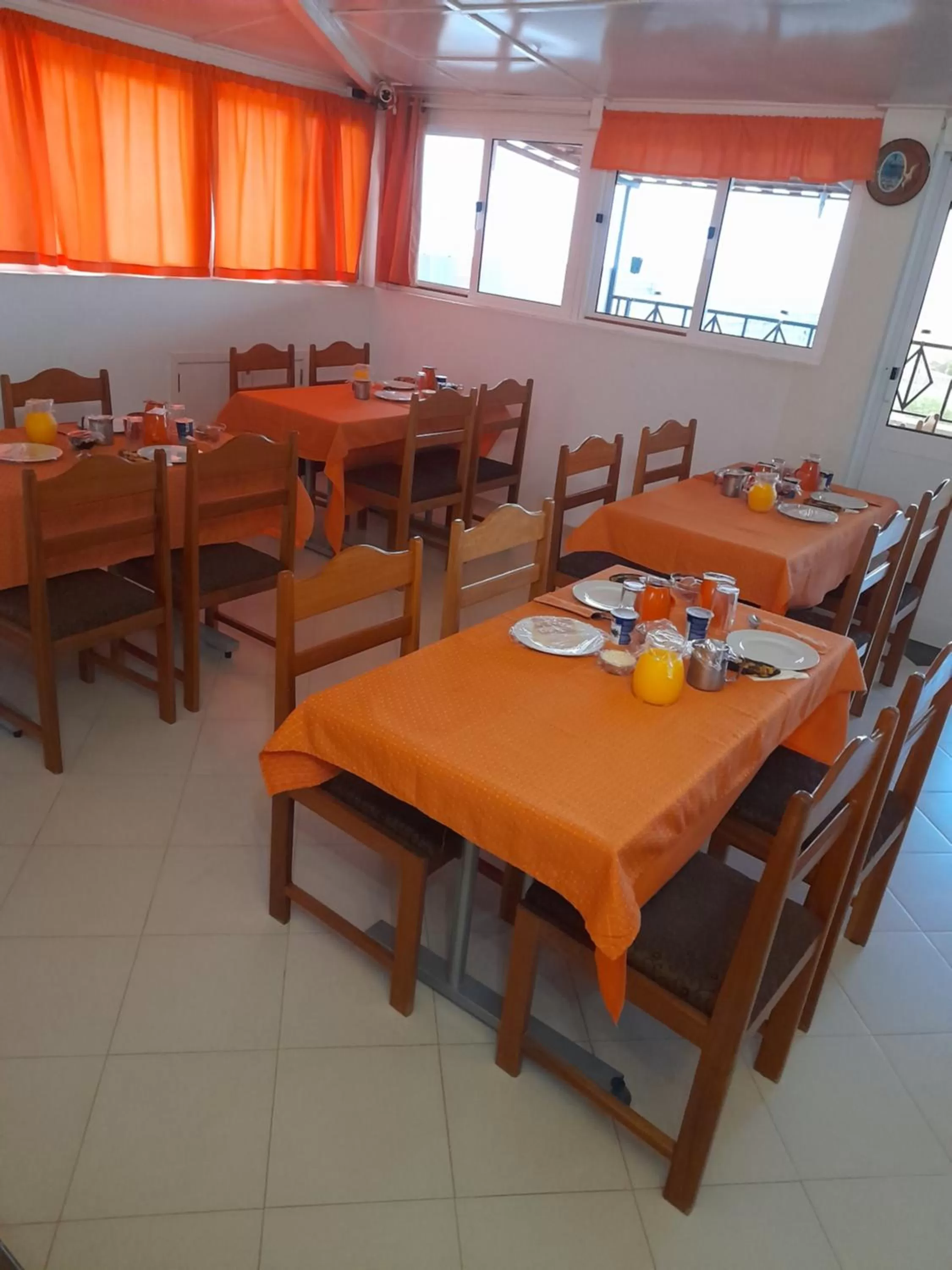 Breakfast, Restaurant/Places to Eat in Yria Residencial