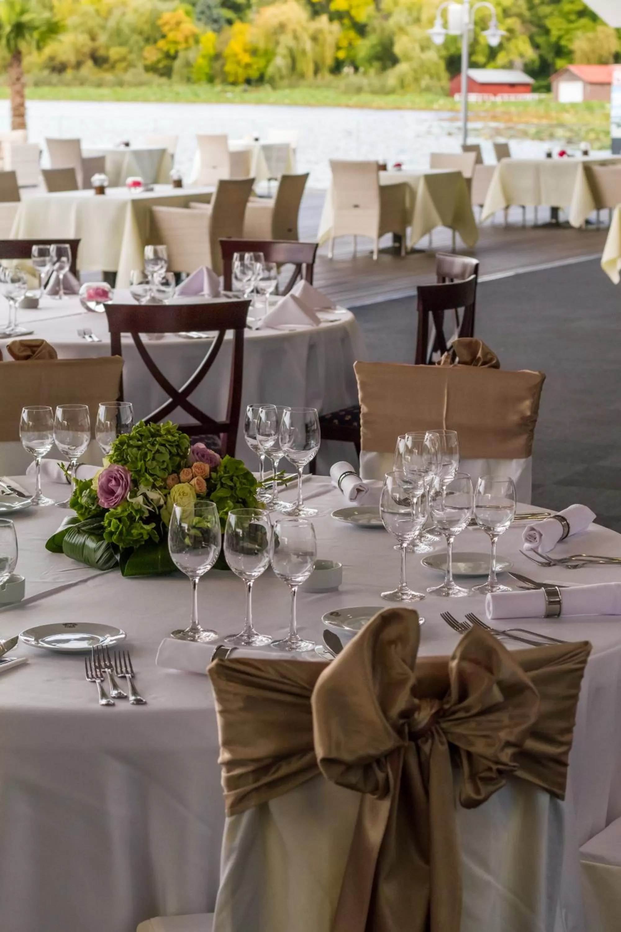 Restaurant/places to eat in Hotel Snagov Club