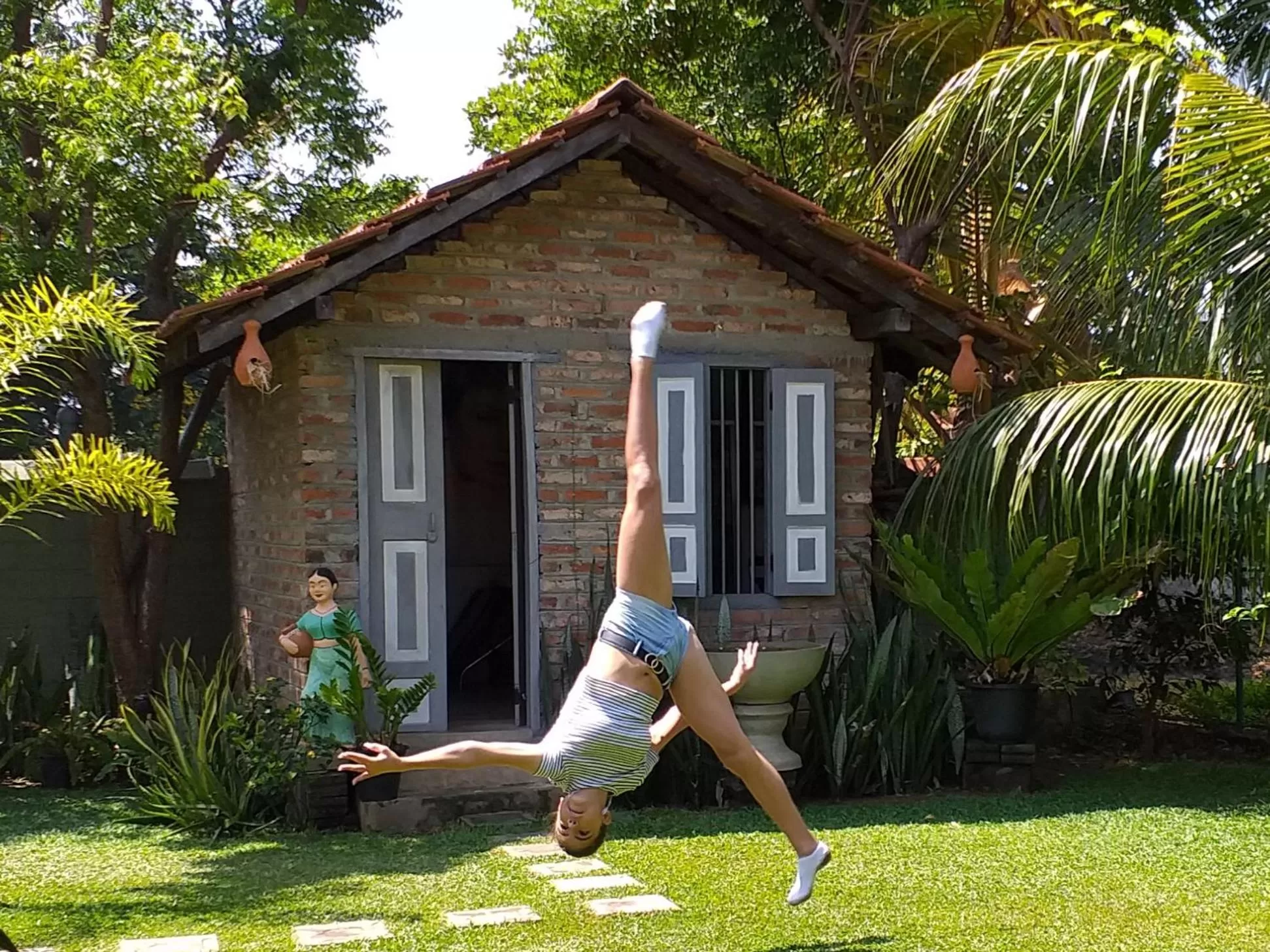 People in Green Wood Villa Negombo