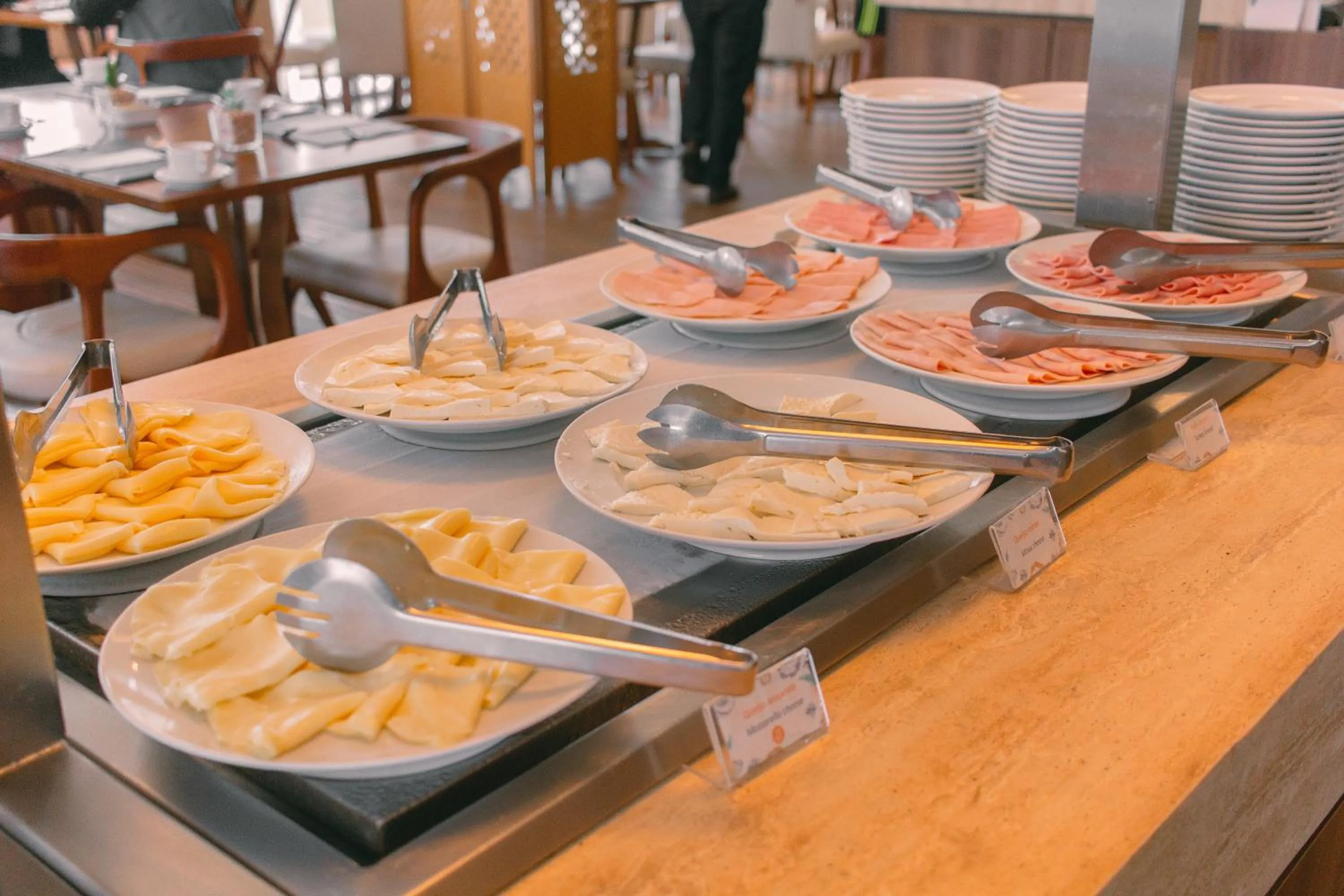 Restaurant/places to eat in Square Design Hotel