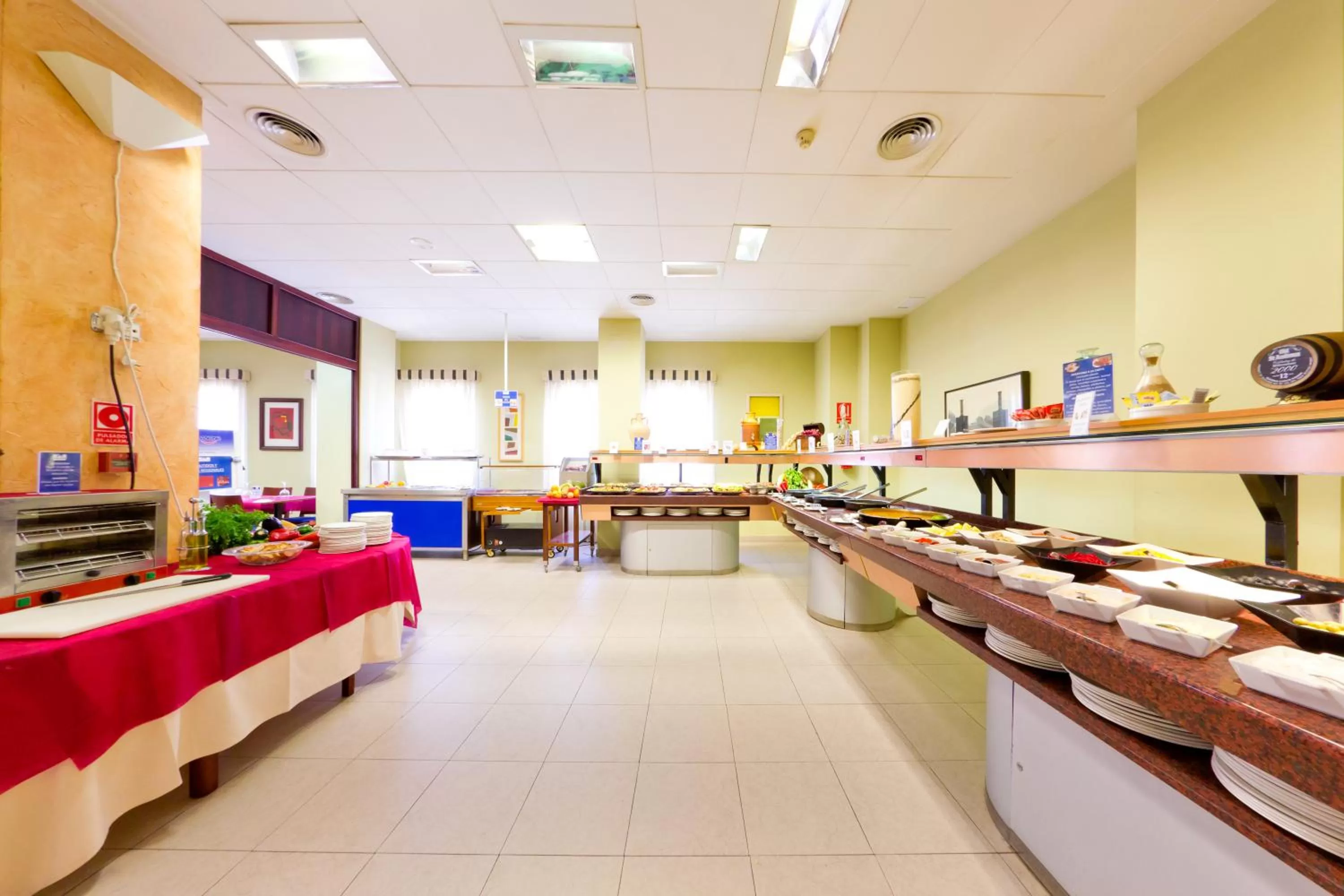 Restaurant/places to eat in Hotel Traíña