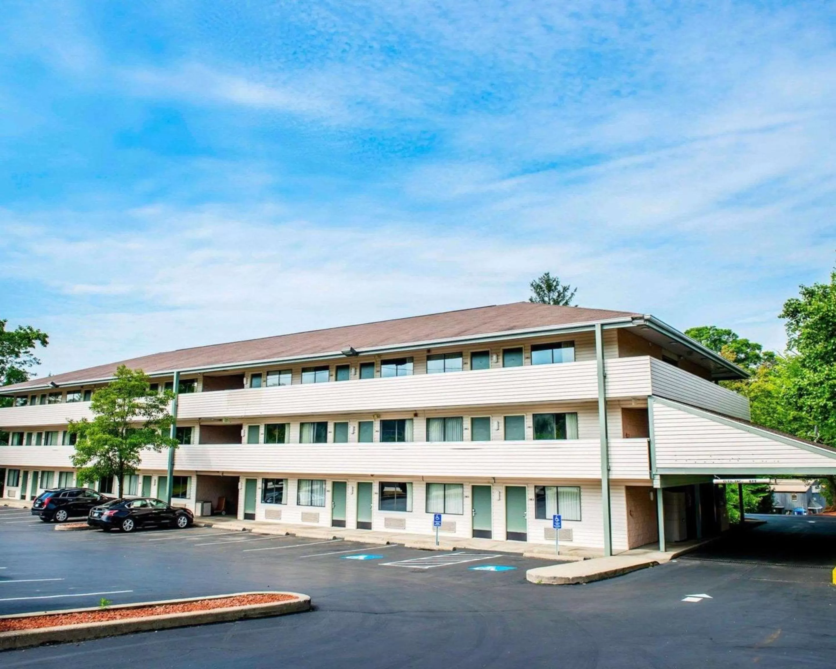 Property building in Quality Inn & Suites Gibsonia - Pittsburgh North