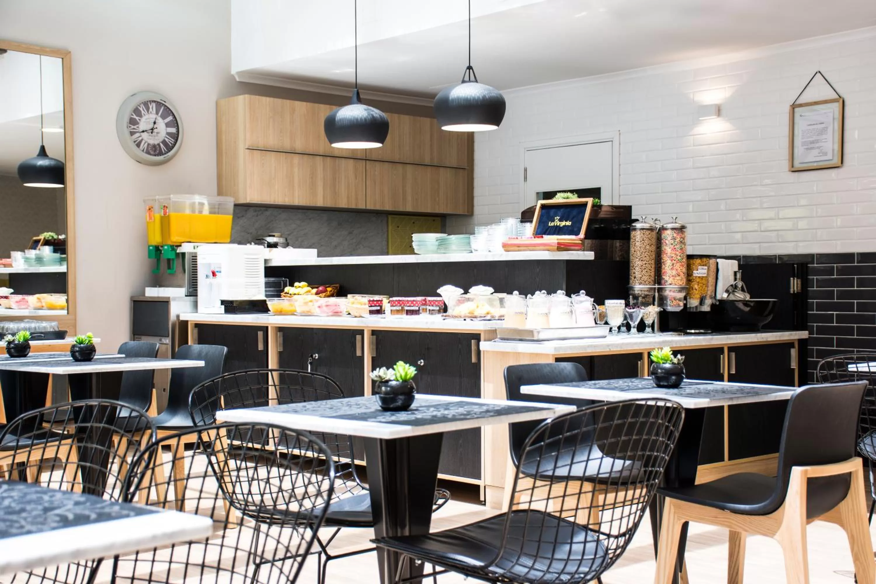 Buffet breakfast, Restaurant/Places to Eat in Armon Suites Hotel