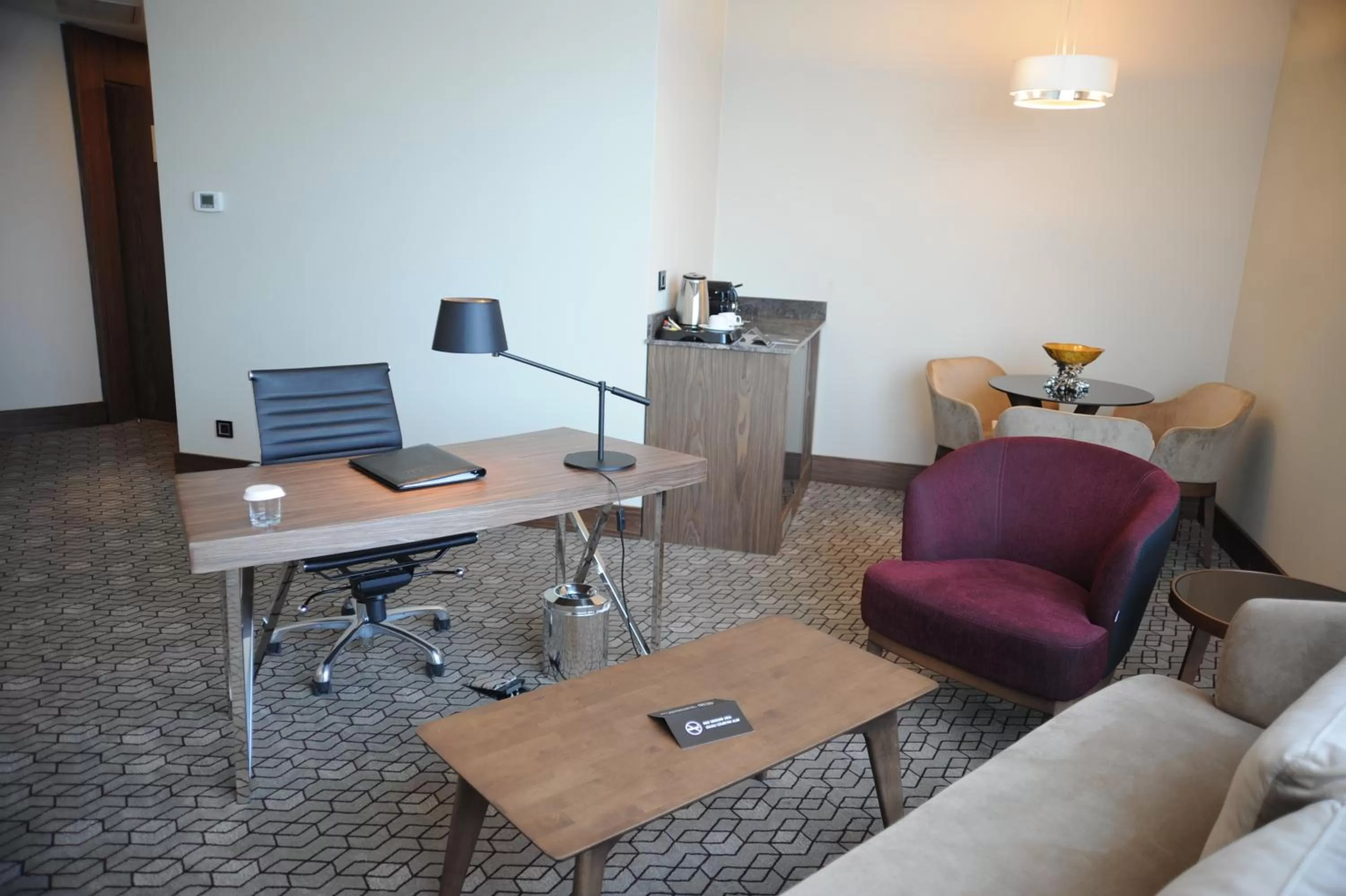 Living room in Pullman Istanbul Hotel & Convention Center