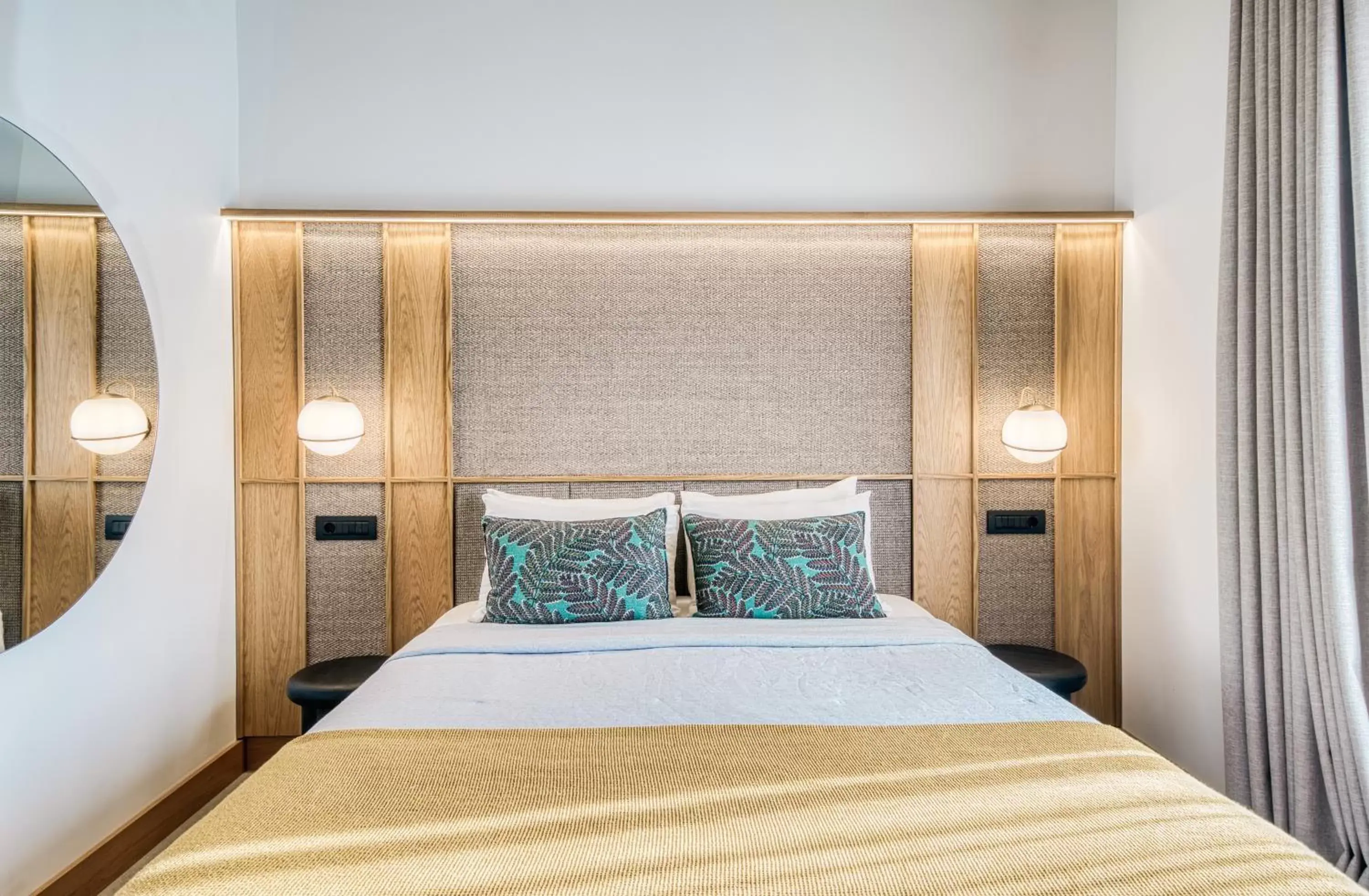 Luxury Suite with Balcony and Pool View in Capital Luxury Suites Luxury Suite with Balcony and Pool View in Capital Luxury Suites