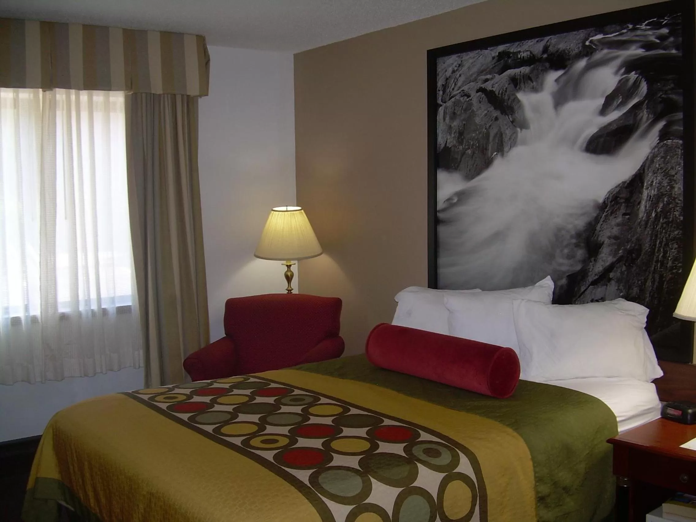 Bed in Super 8 by Wyndham Milwaukee Airport