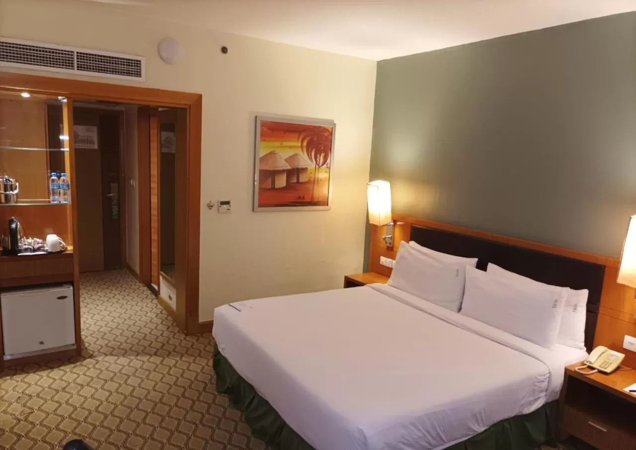 Photo of the whole room, Bed in Holiday Inn Dar Es Salaam by IHG