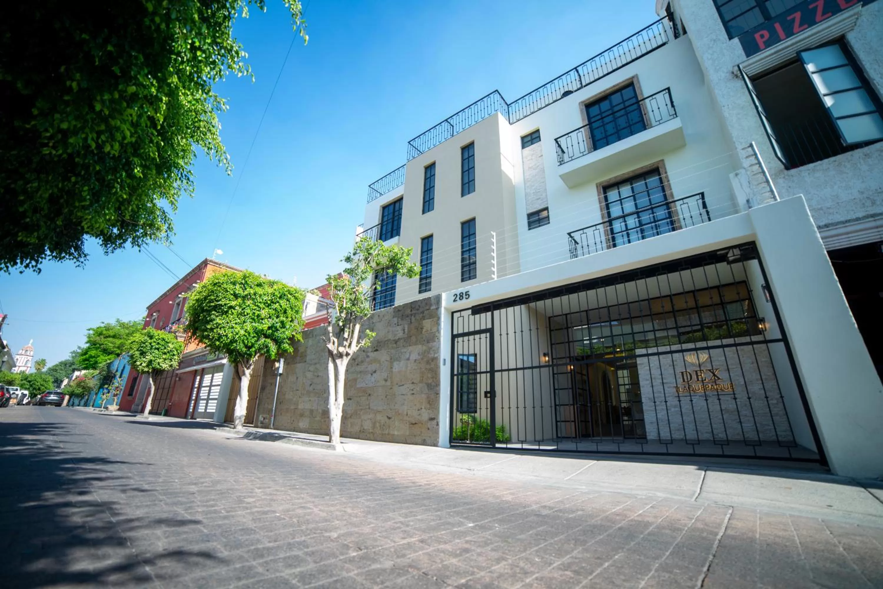 Property building in Hotel Dex Tlaquepaque