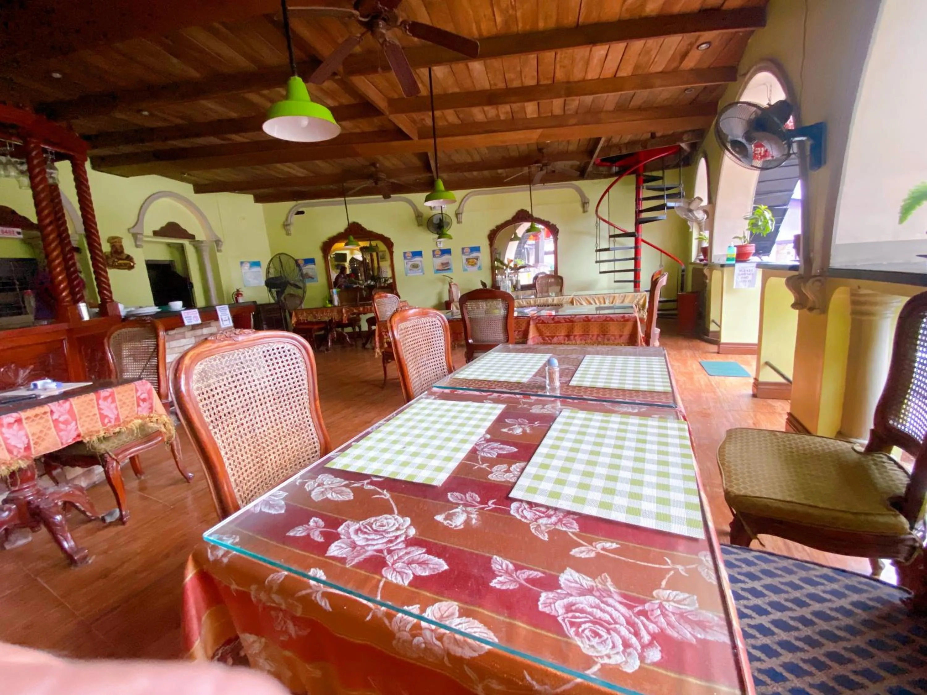 Restaurant/places to eat in Tropicana Castle Dive Resort powered by Cocotel