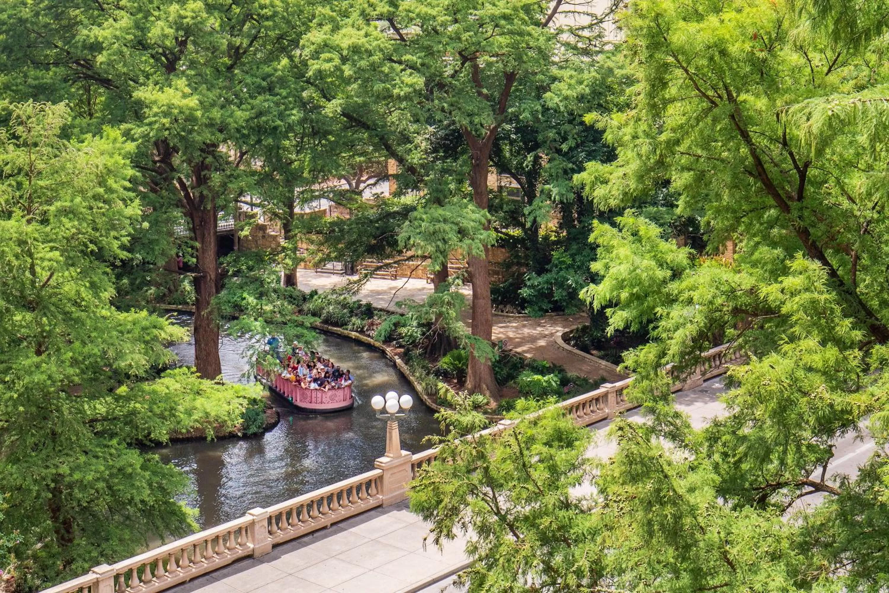 Photo of the whole room in The Westin Riverwalk, San Antonio