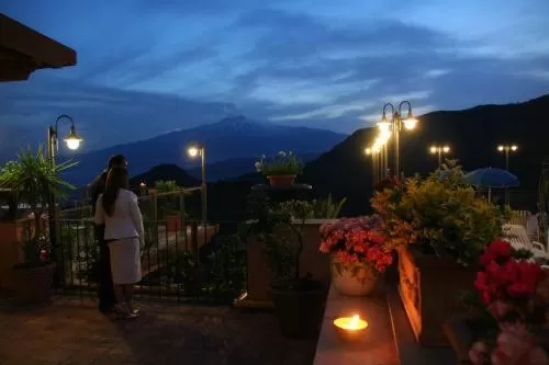 People in Hotel Villa Sonia