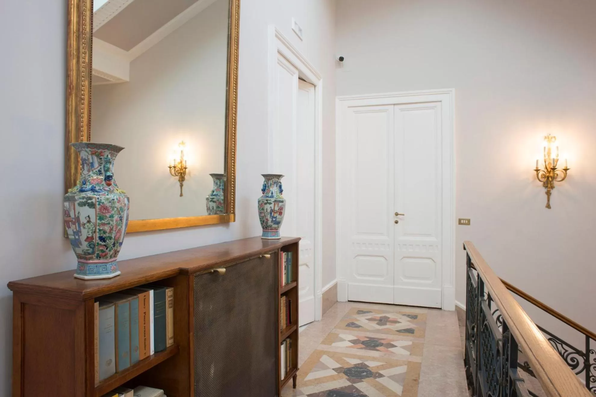 Decorative detail in Vittoria - house of charme