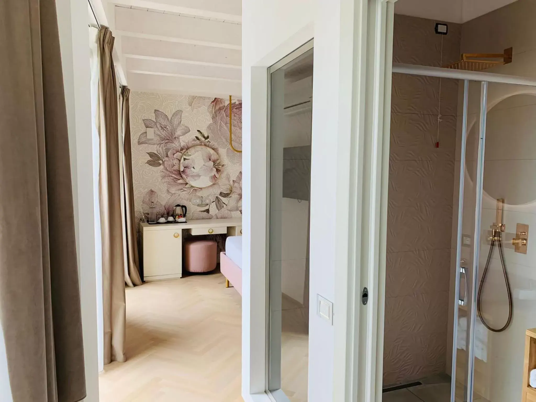 Double Room with Balcony in LUXURY SUITES ROCOPOM - Lake Front Double Room with Balcony in LUXURY SUITES ROCOPOM - Lake Front