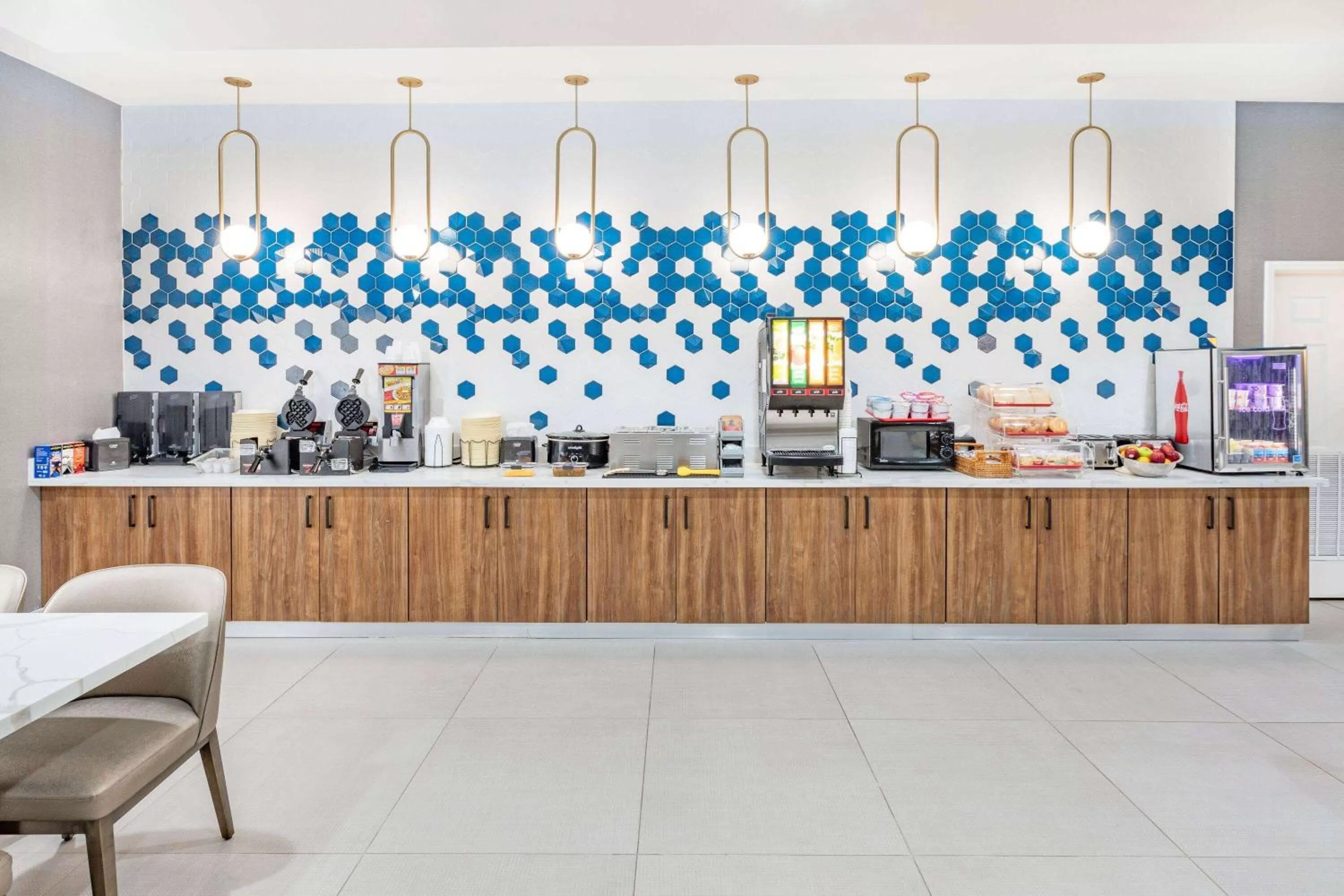 Coffee/tea facilities in La Quinta Inn & Suites by Wyndham Pharr RGV Medical Center