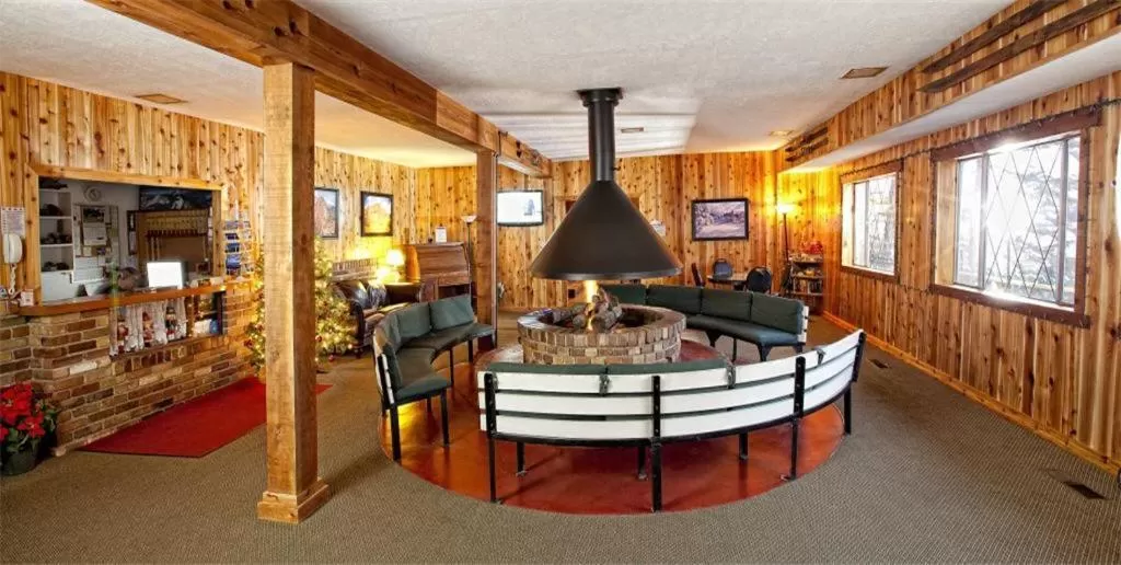 Lobby or reception in Chateau Apres Lodge