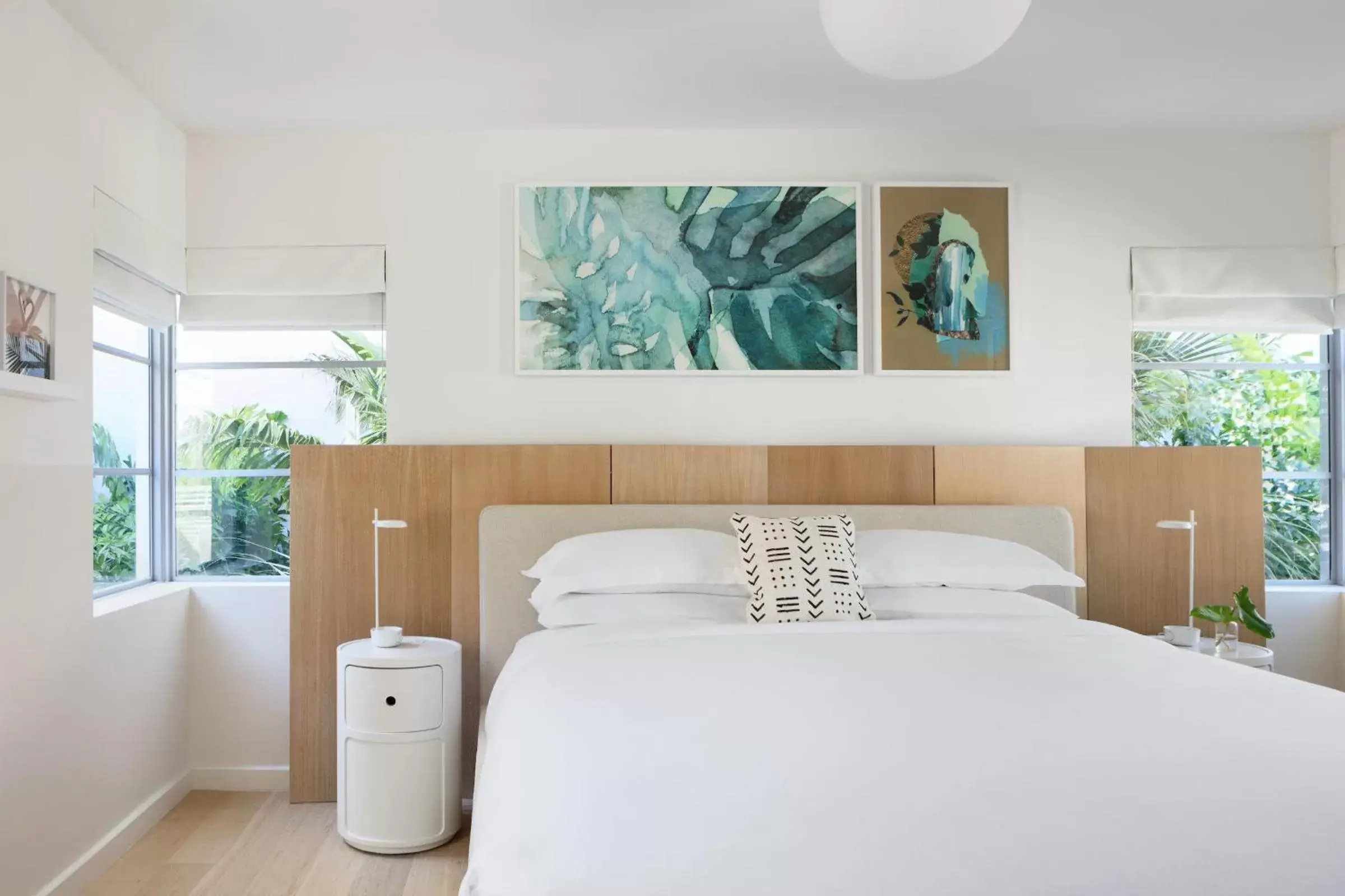 Premium King Room with Roll-in Shower - Communication Accessible in The Kimpton Shorebreak Fort Lauderdale Beach Resort Premium King Room with Roll-in Shower - Communication Accessible in The Kimpton Shorebreak Fort Lauderdale Beach Resort