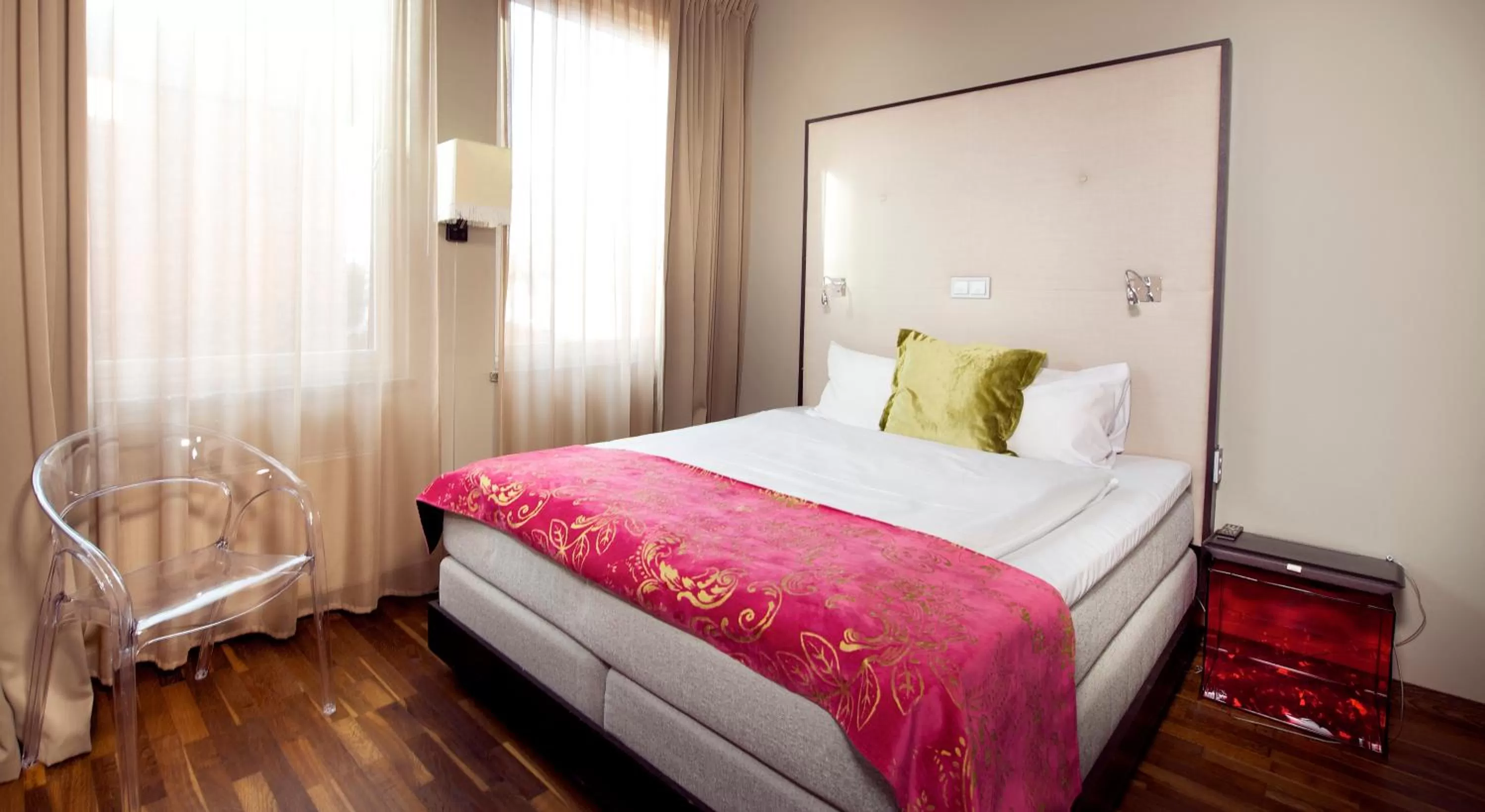 Bed in Home Hotel Folketeateret