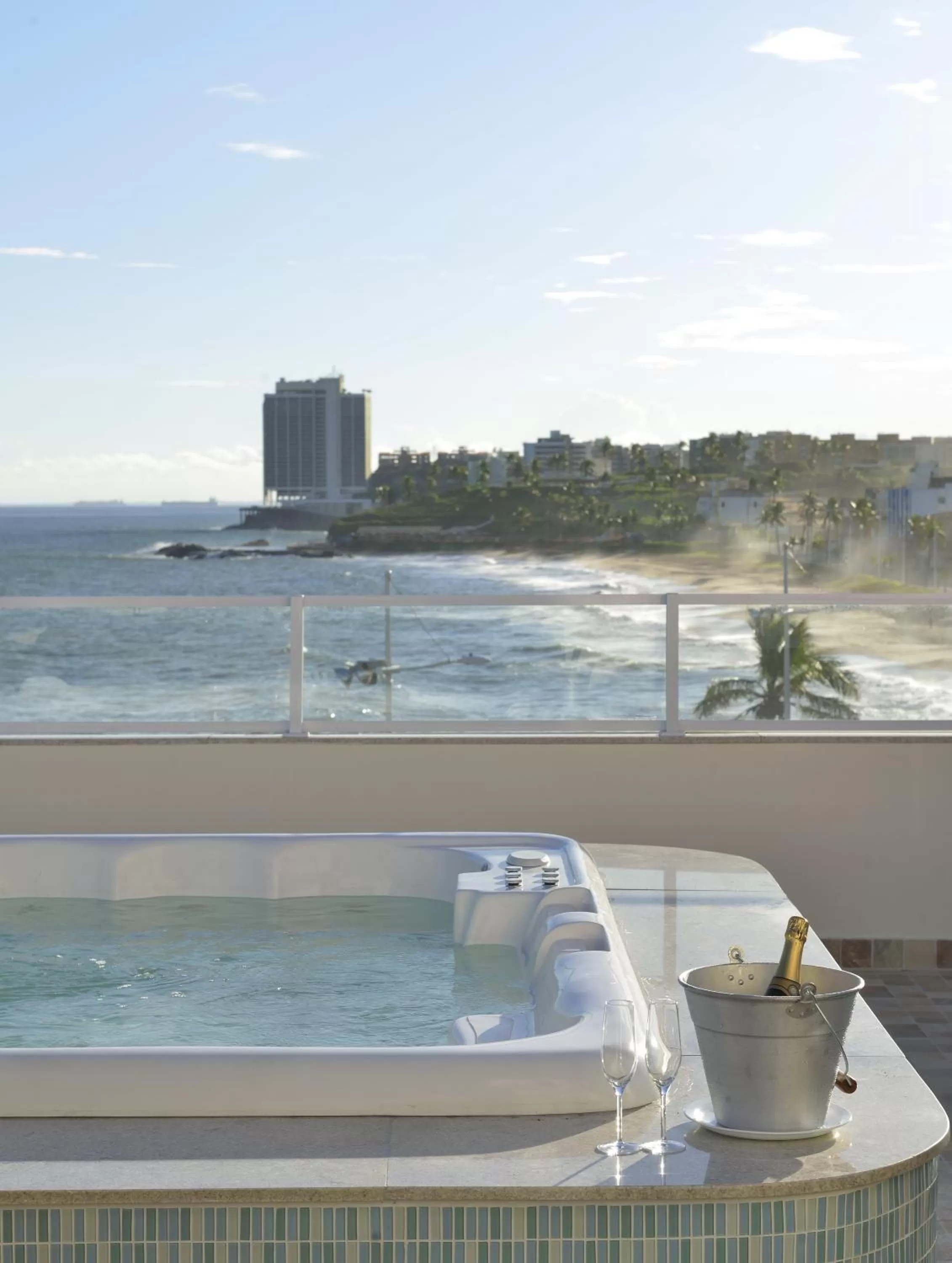 Hot Tub in Rede Andrade Express