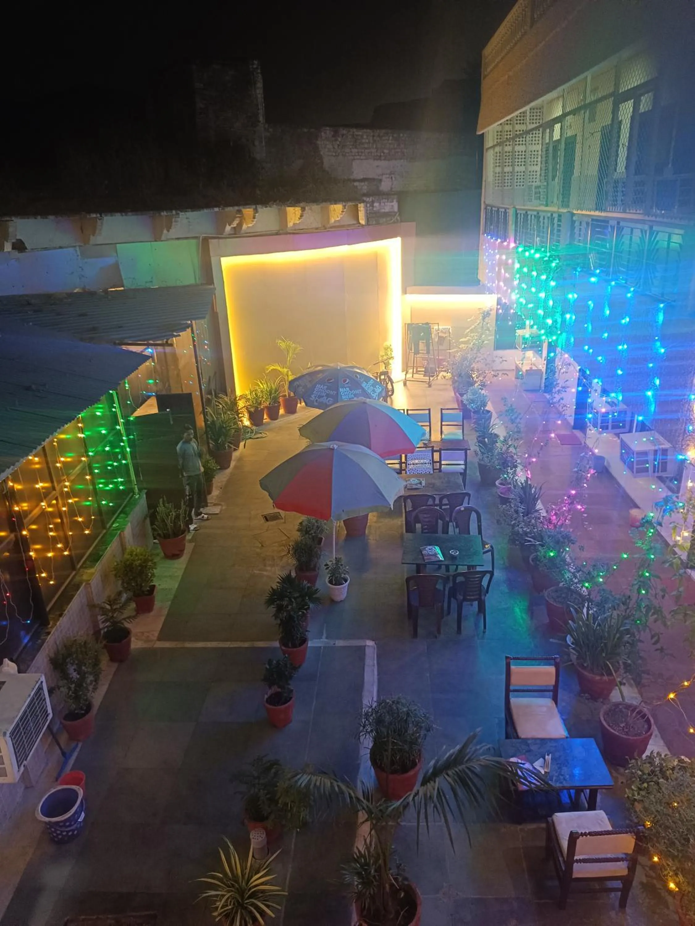 Restaurant/places to eat in Hotel Sidhartha Walking Distance From TajMahal