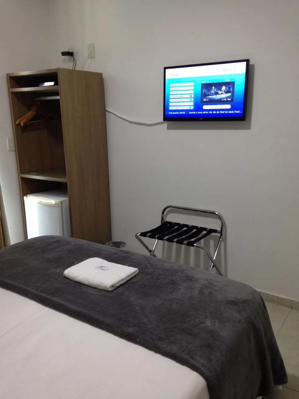 Bed, TV/Entertainment Center in Camboinhas Beach Pousada