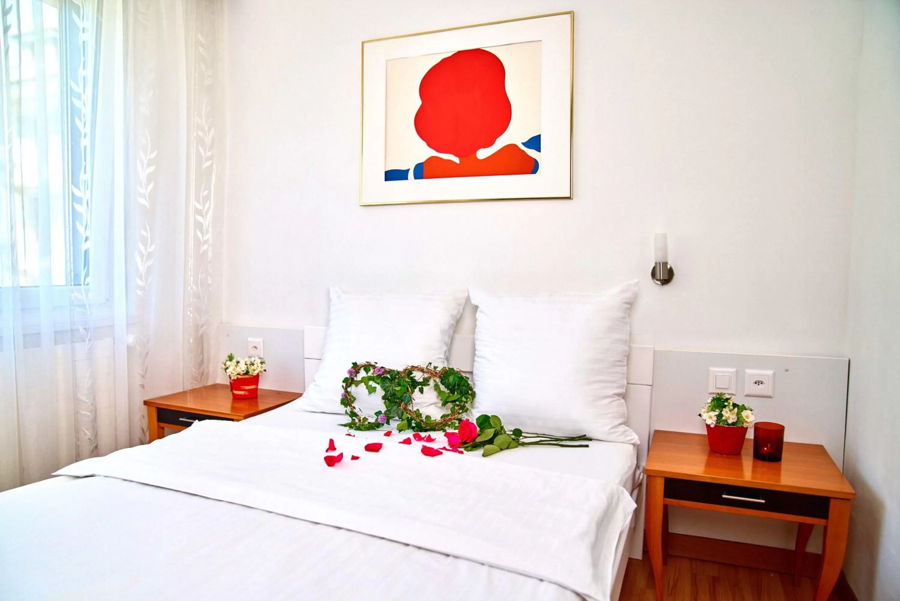 Bed in Hotel La Balance self check-in