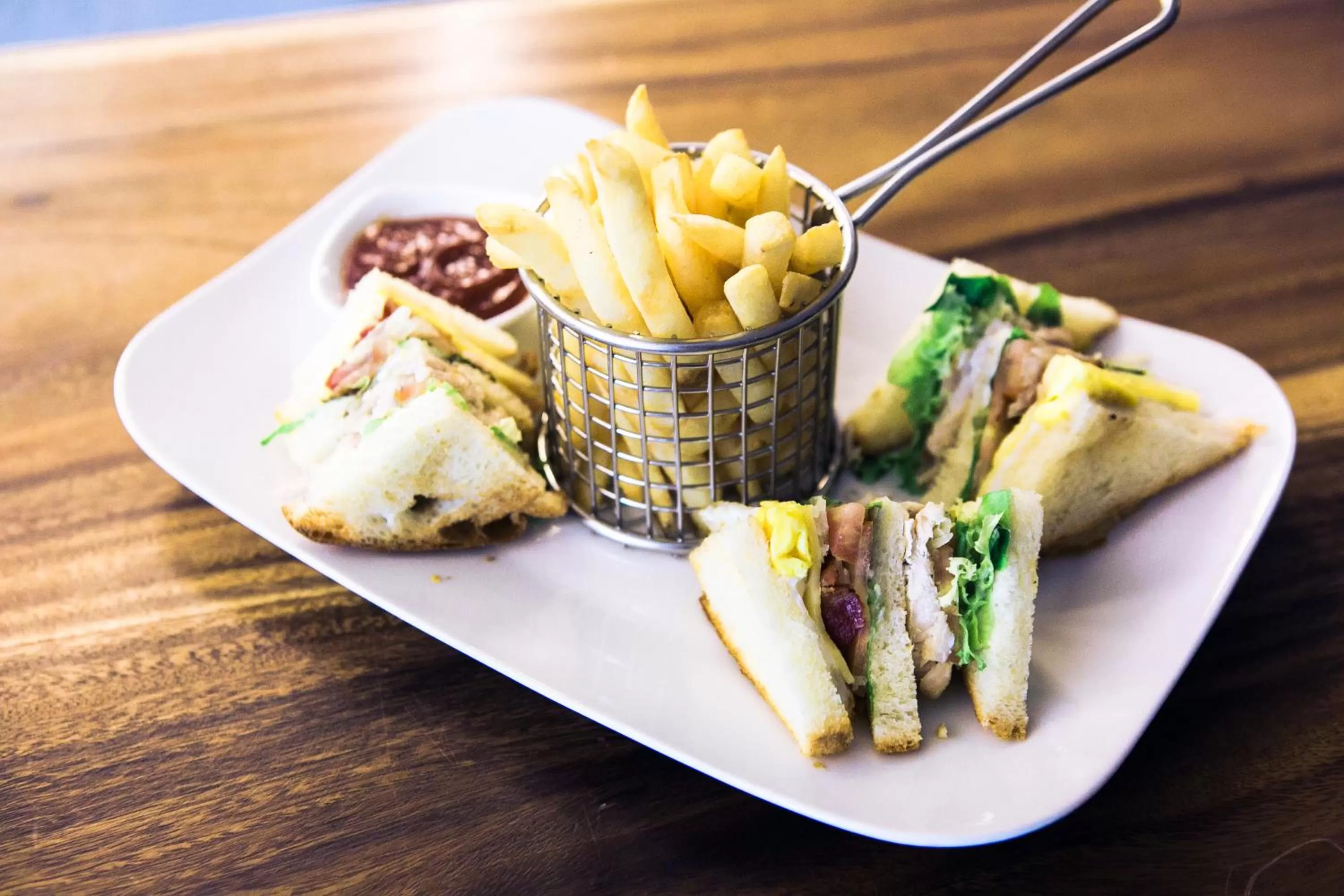 Lunch in White Mansion 白色公馆