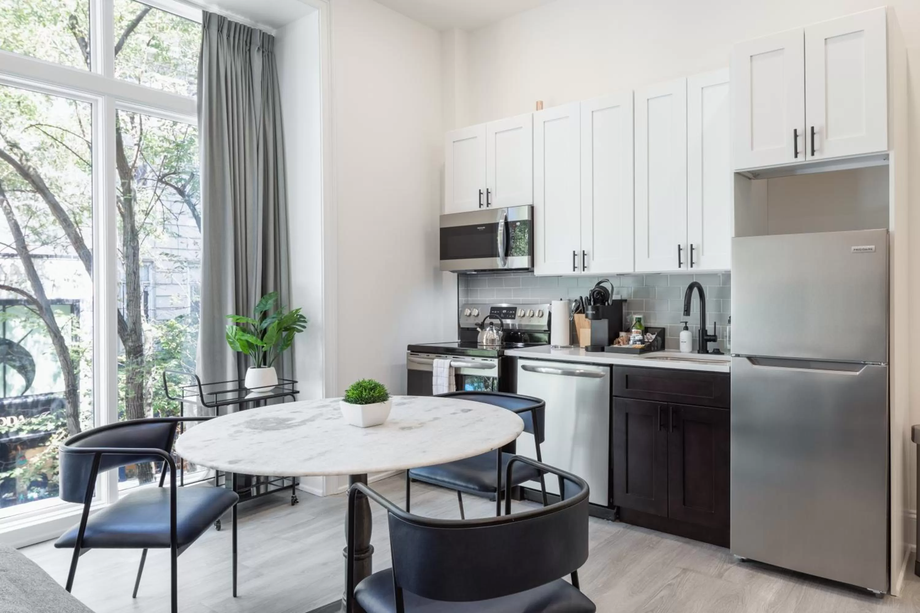 Kitchen or kitchenette in Sosuite at French Quarters - Rittenhouse Square
