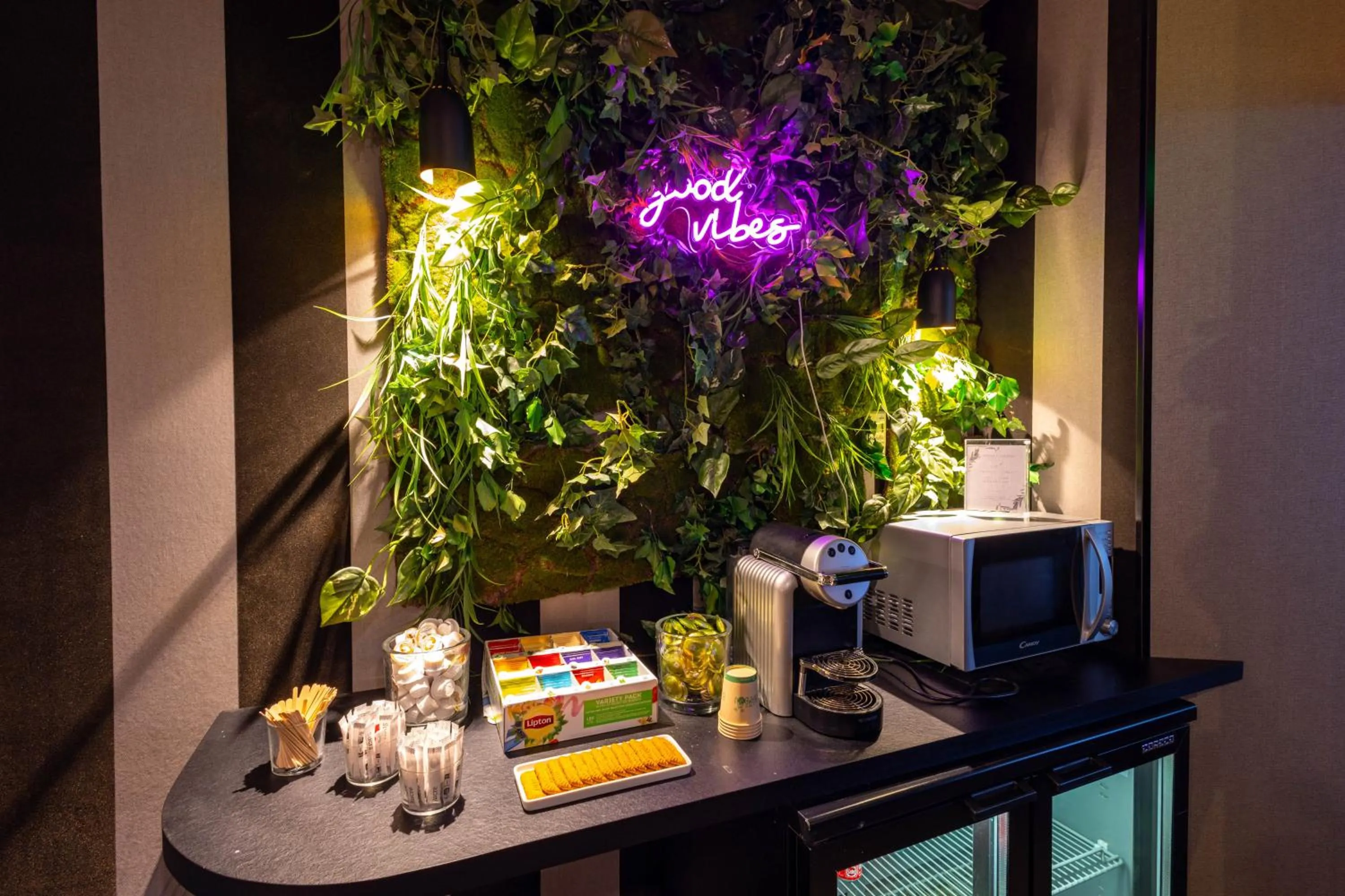 Coffee/tea facilities in Hôtel La Parizienne - Proche Montparnasse